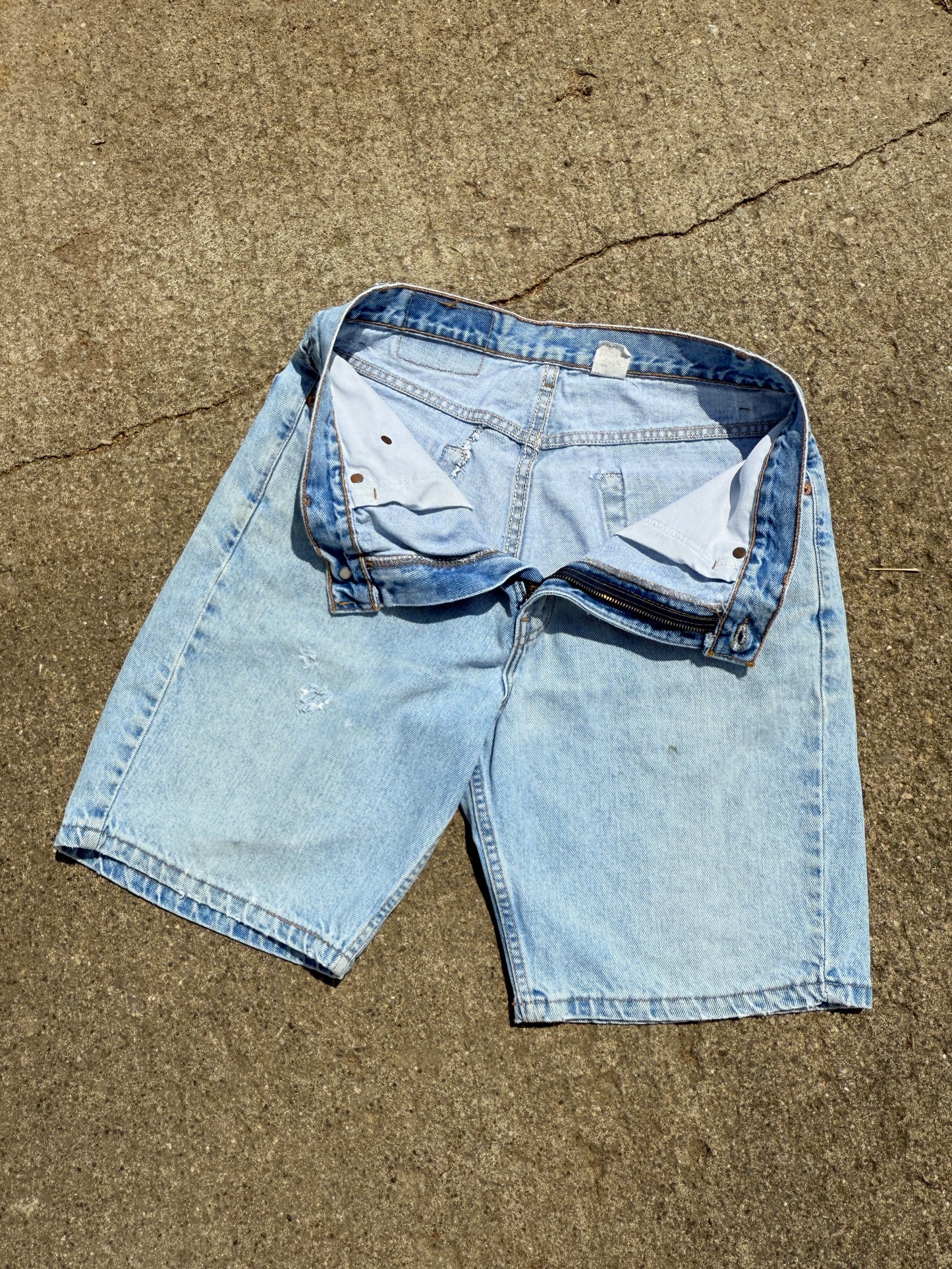 Vintage 1990s Levi’s 505 Light Wash Denim Shorts | Waist 33”