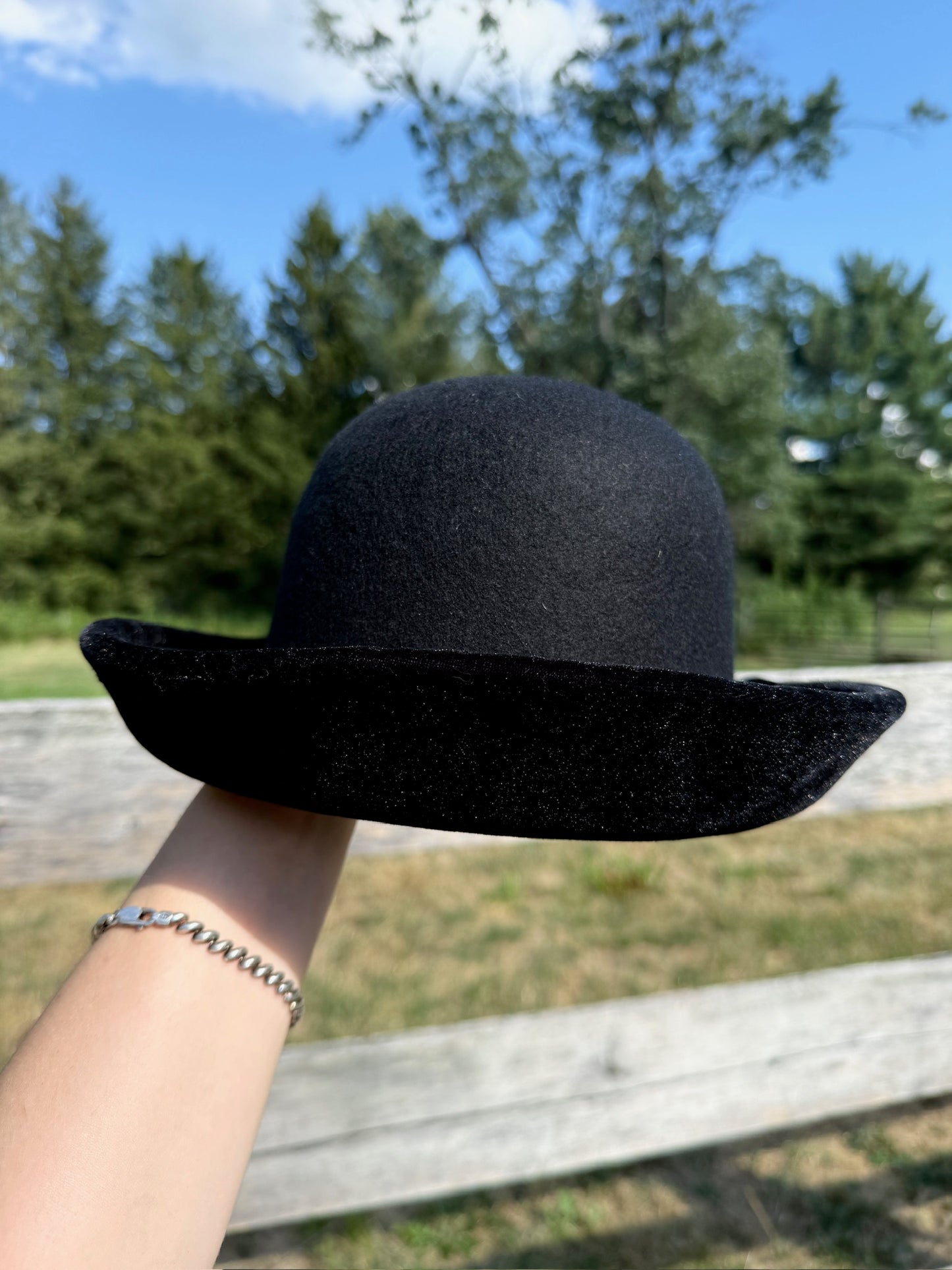 Vintage 1980s Black Felted Wool Cameo Brooch Hat