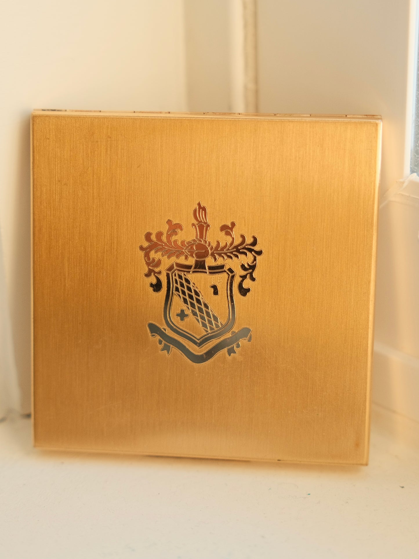 Vintage Elgin American Crest Compact