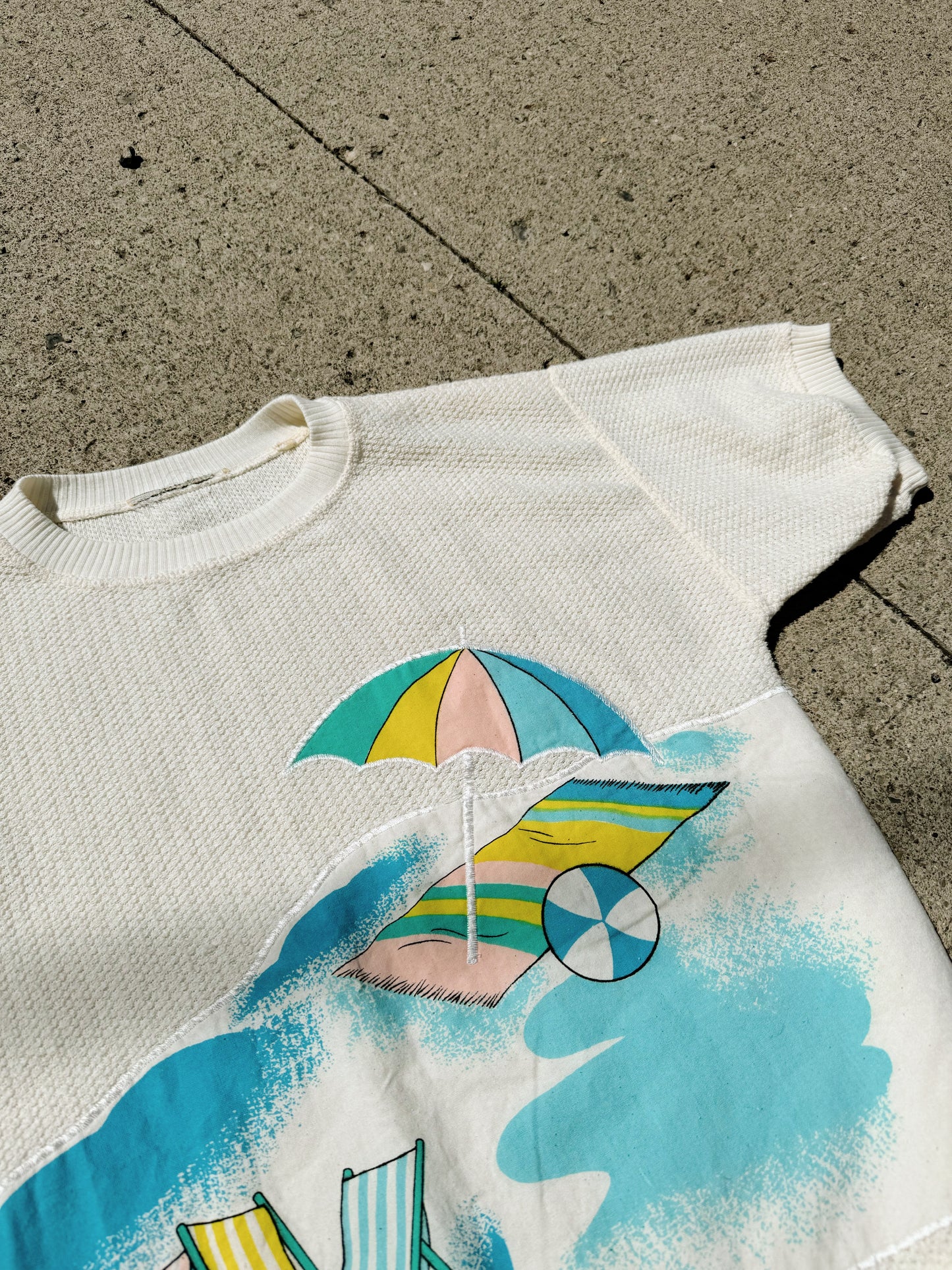 Vintage 1980s Beach Scene Short Sleeve Knit Sweatshirt | Medium
