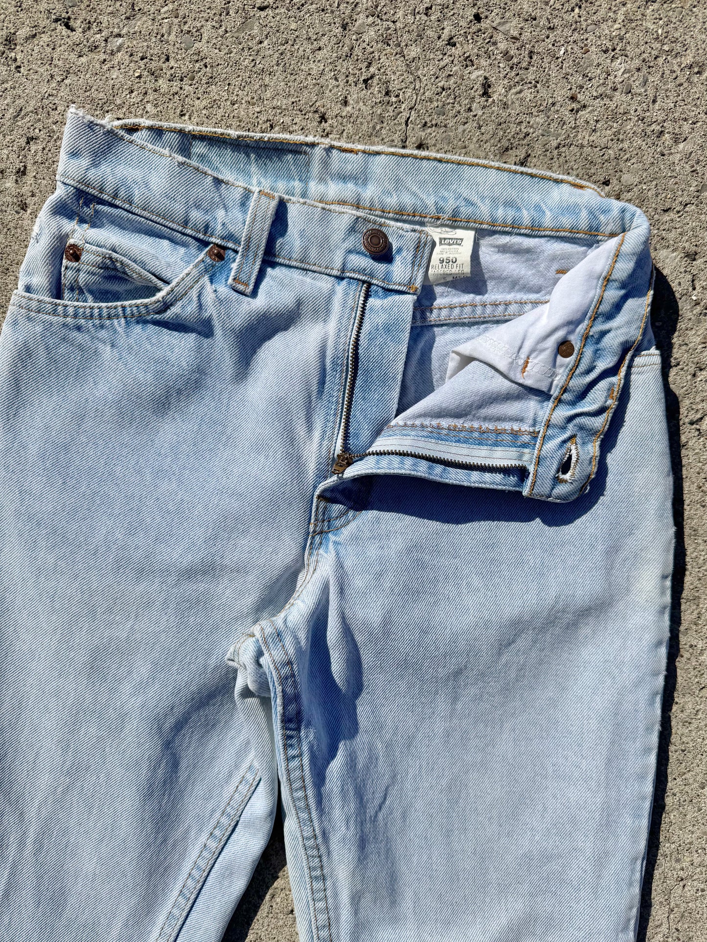 Vintage Levi’s 950 Orange Tab Light Wash Jeans | Waist 26”