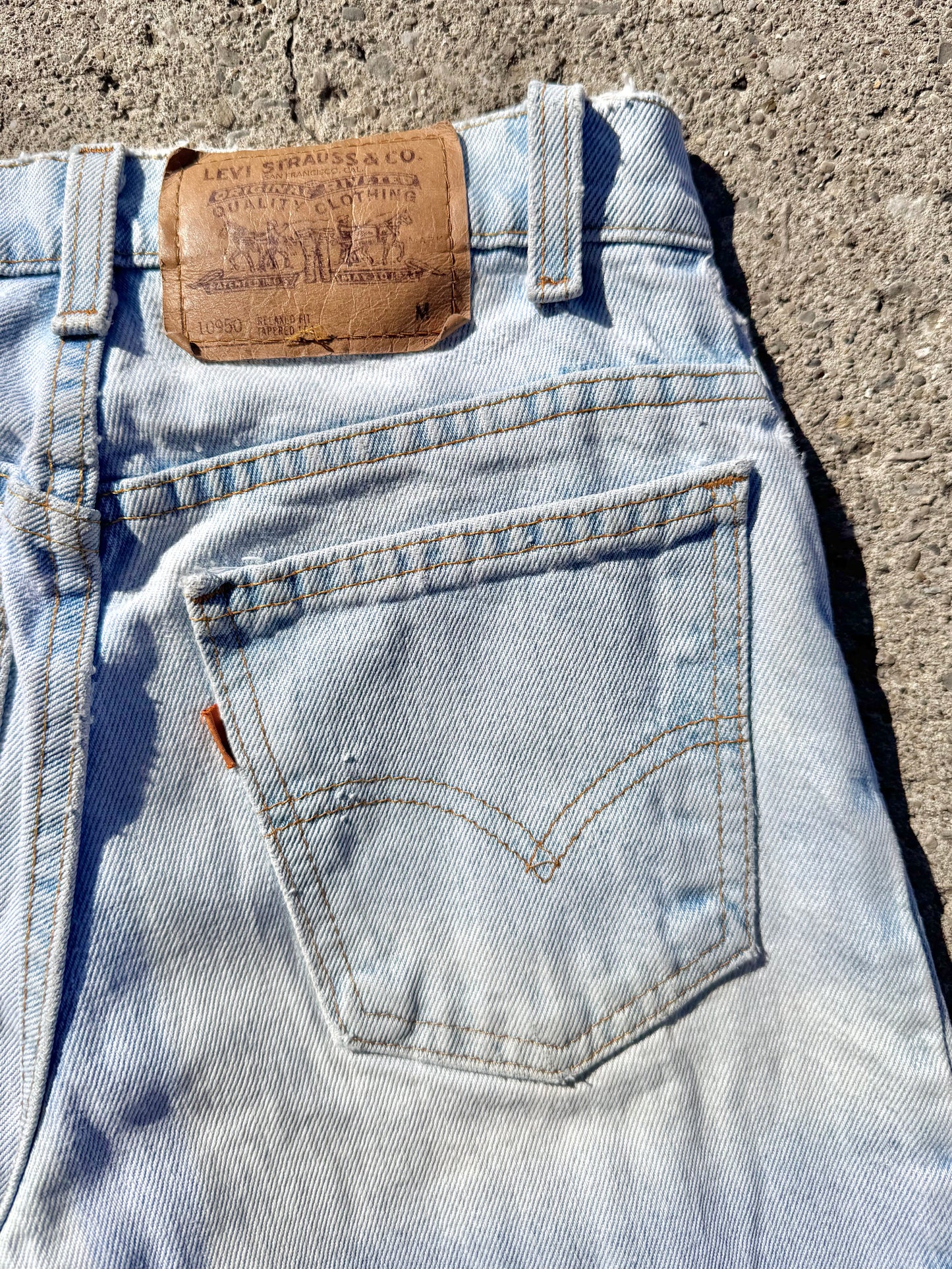 Vintage Levi’s 950 Orange Tab Light Wash Jeans | Waist 26”