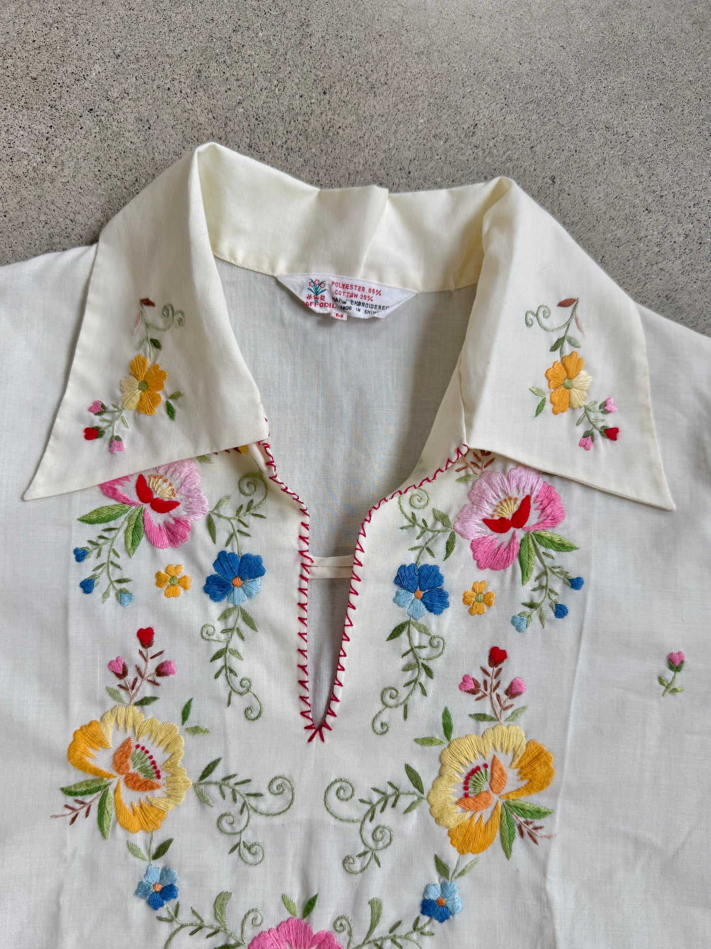 Vintage 1960s Daffodil Hand-Embroidered Floral Collared Shirt | Medium