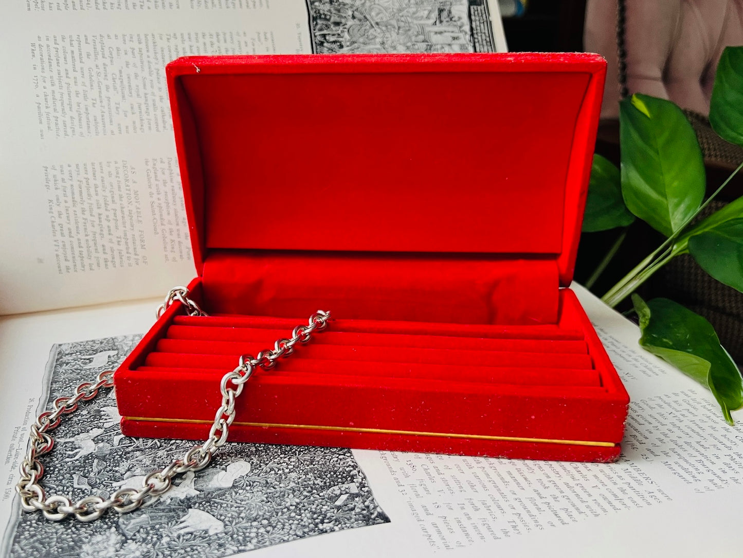 Vintage 1950s/60s Red Velvet Jewelry Box