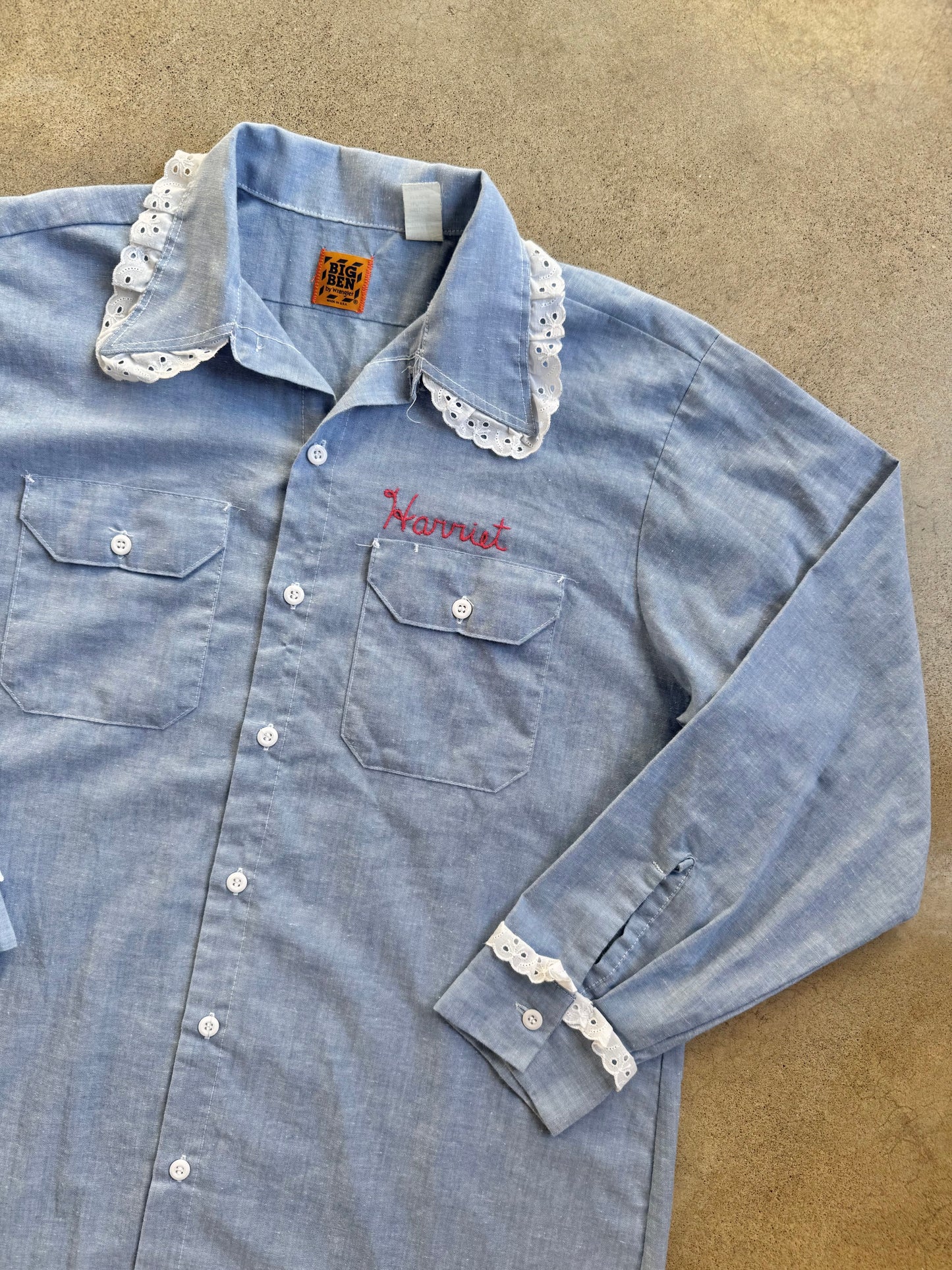 Vintage 1970s Big Ben Chainstitch Apple Acres “Harriet” Frilled Trim Chambray Work Shirt | Large