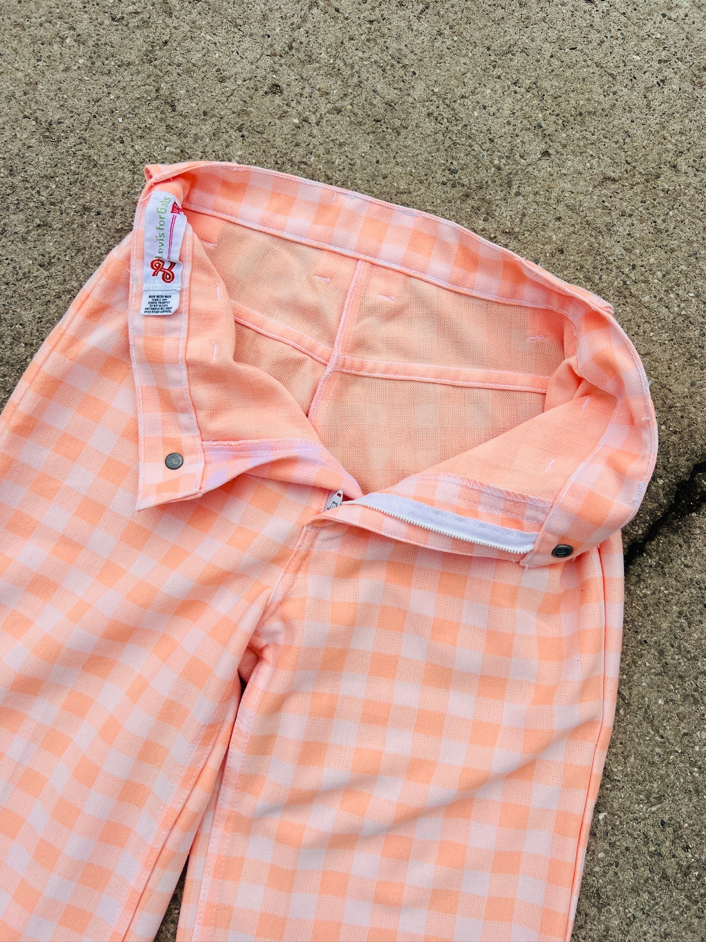 Vintage 1970s Levi’s For Gals Peach Plaid Bell Bottom Pants | Waist 26”