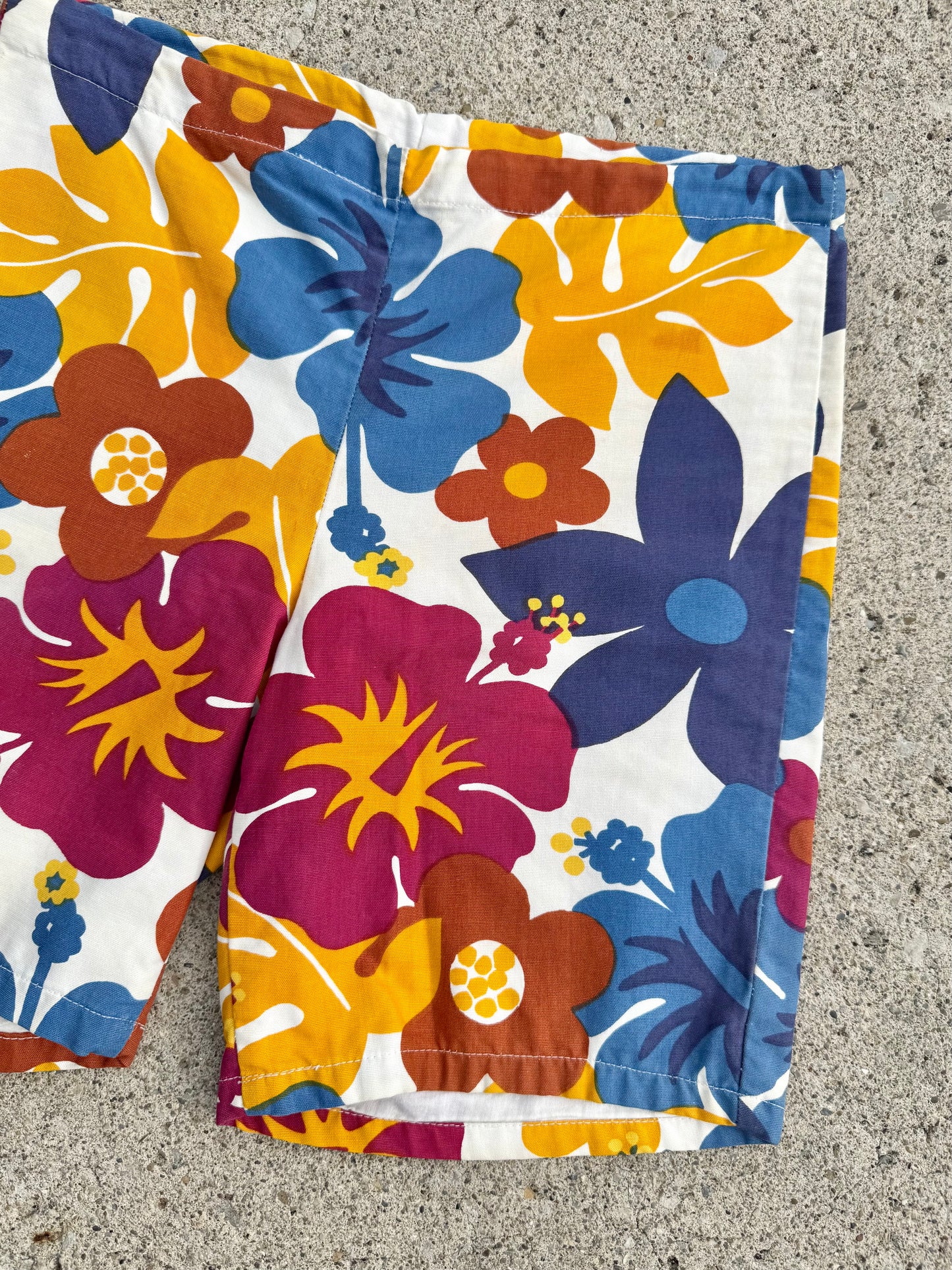 Vintage 1960s Jantzen Kona Kai Hawaiian Floral Print Beach Shorts | Small