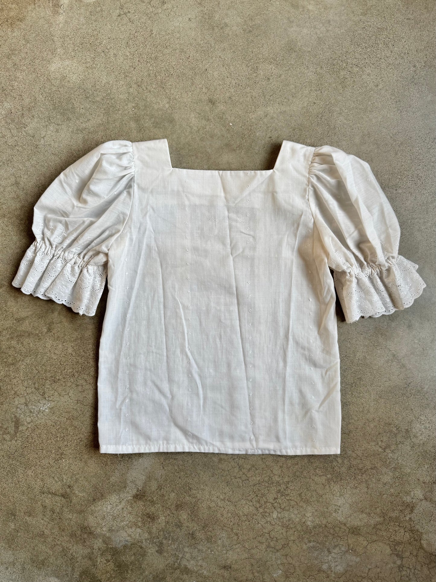 Vintage 1970s White Floral Embroidered Puff Sleeve Blouse | S/M