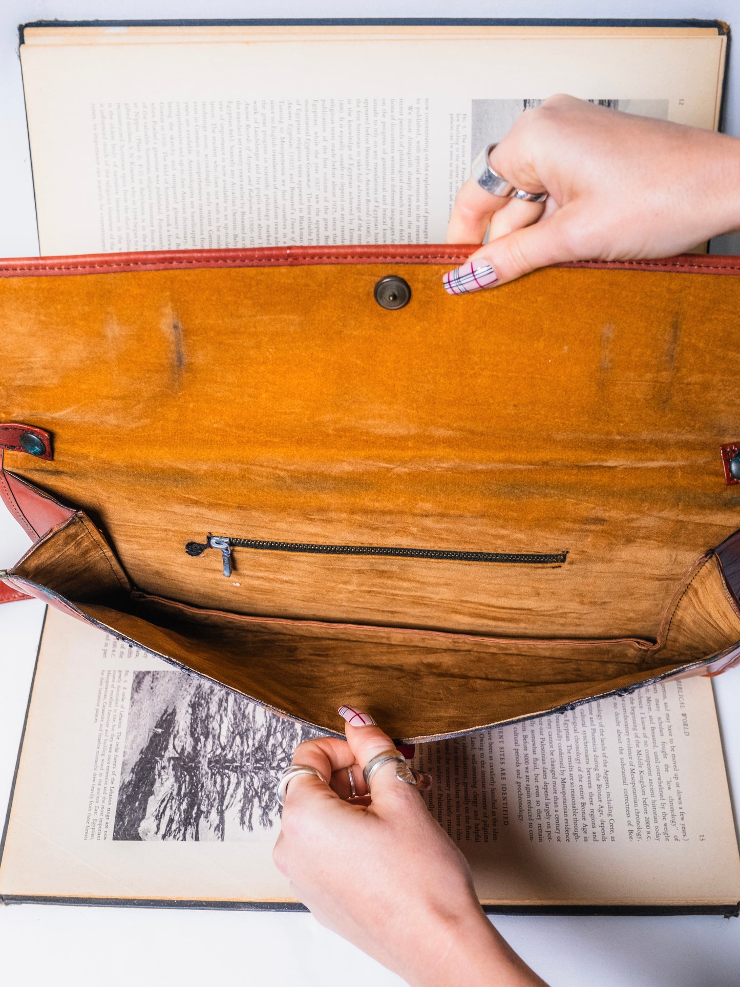 Vintage 1960s Brown Leather Messenger Shoulder Bag