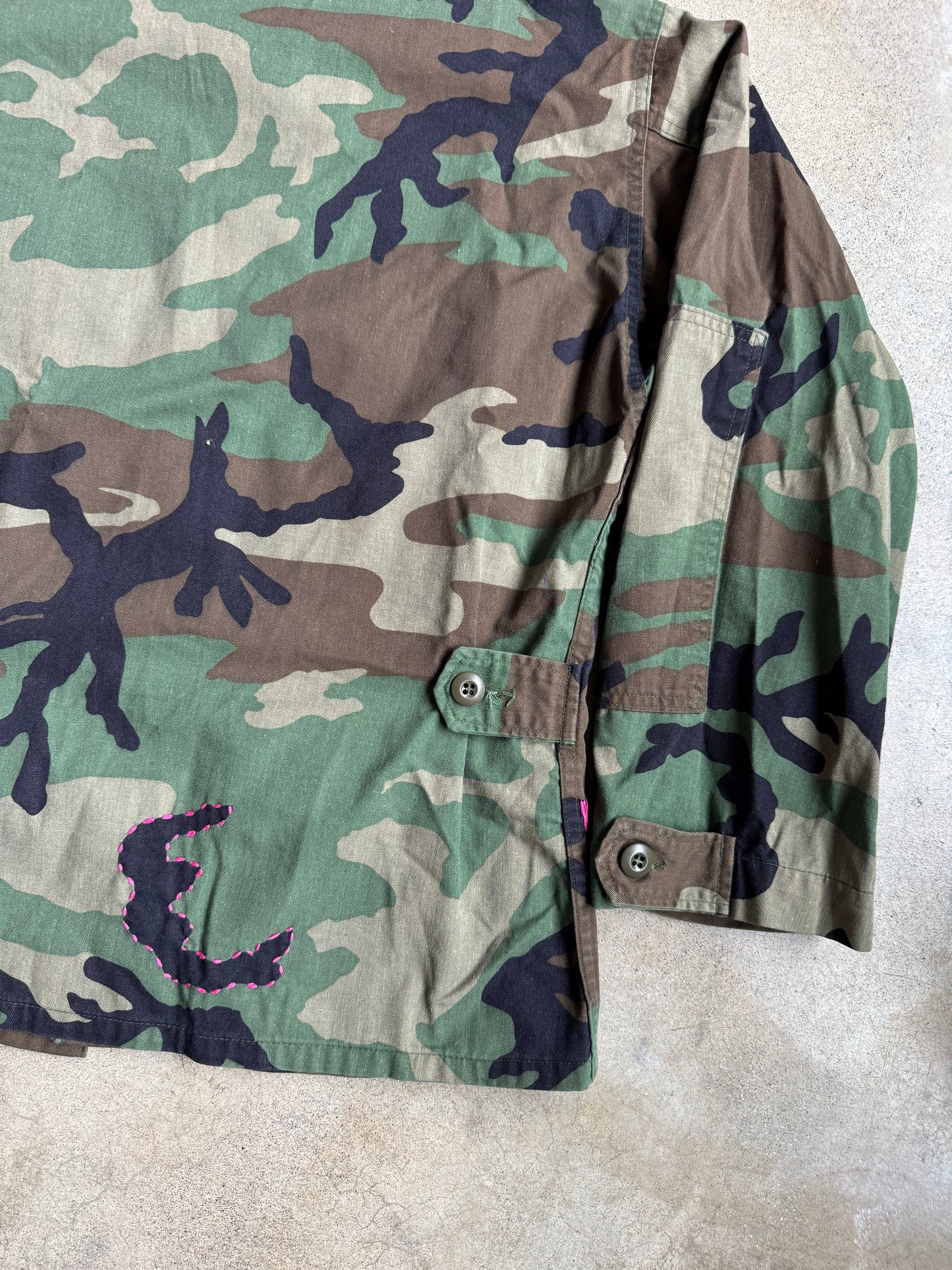 Vintage 1980s Military Issue Woodland Camo BDU Combat Jacket - Embroidered | Small
