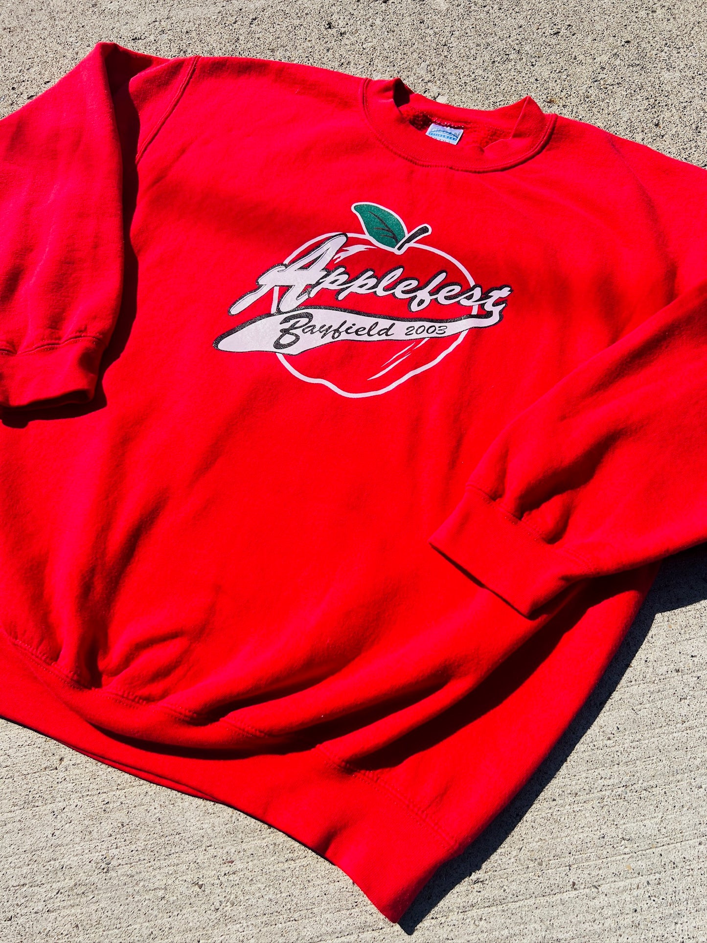 Bayfield Applefest ‘03 Red Crewneck Sweatshirt | Large