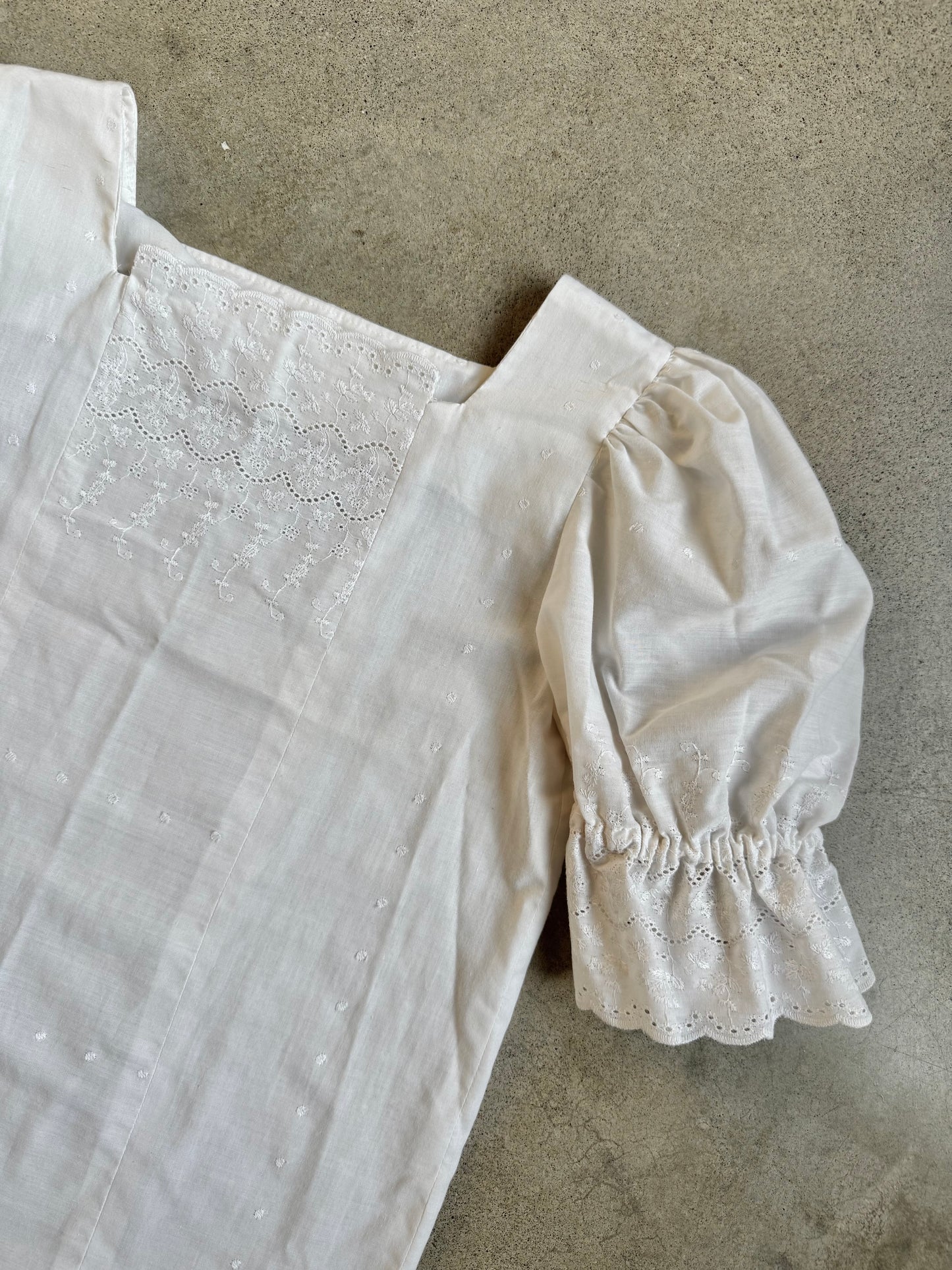Vintage 1970s White Floral Embroidered Puff Sleeve Blouse | S/M