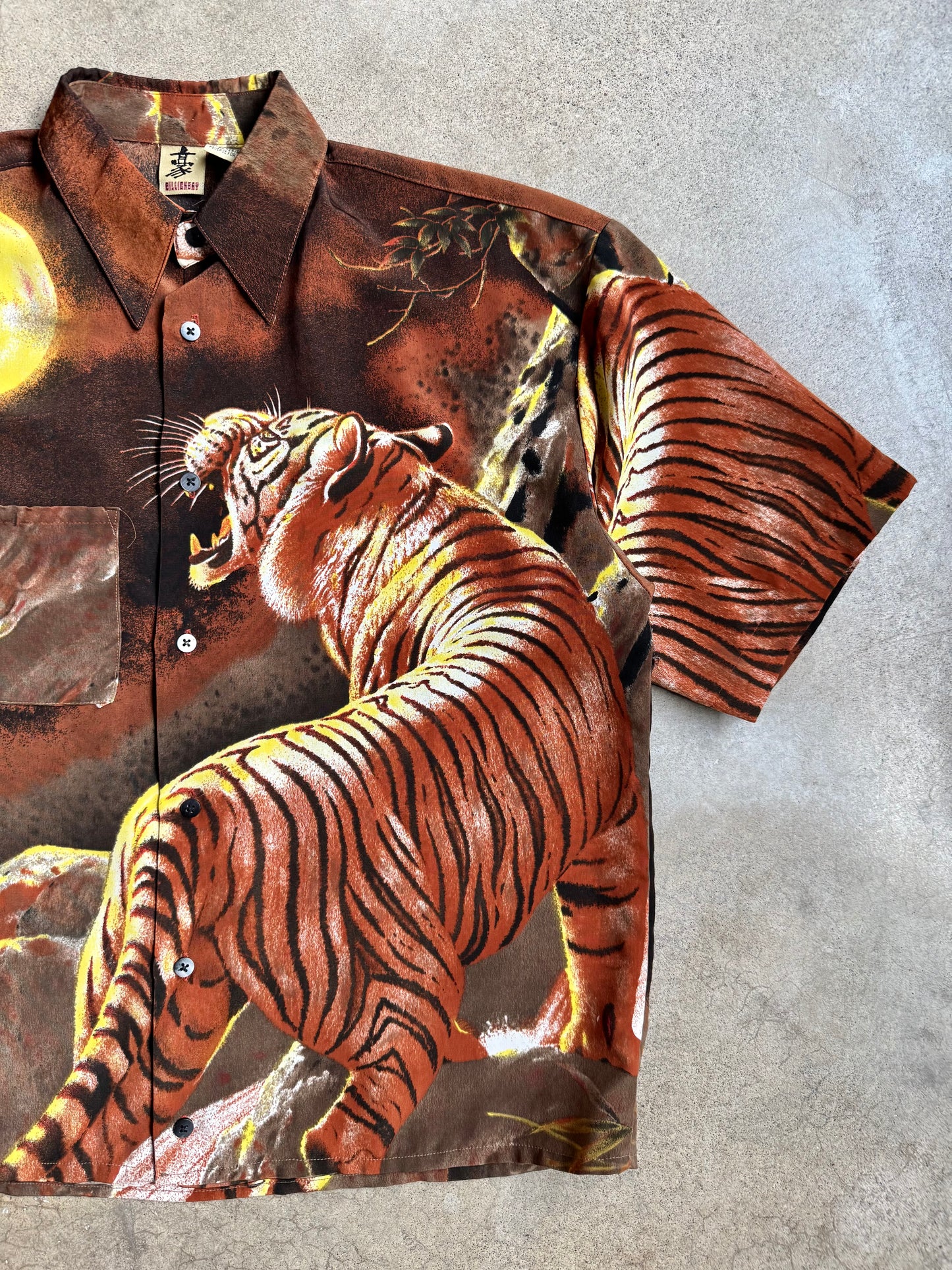 2000s Billion Bay Tiger Print Short Sleeve Button-Up Shirt | Small