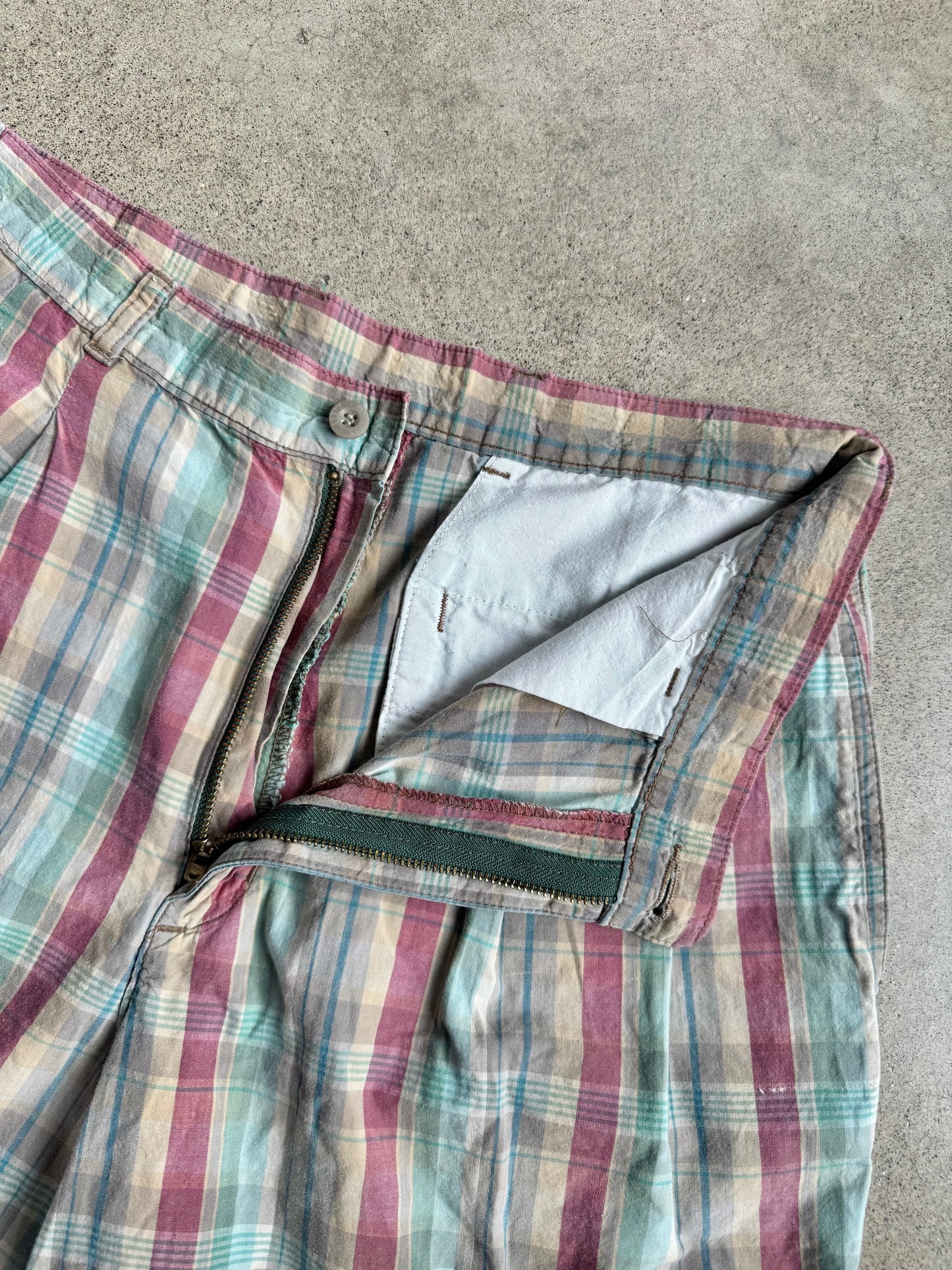 Vintage 1990s Dockers Plaid Pleat Front Cotton Shorts | Waist 32”