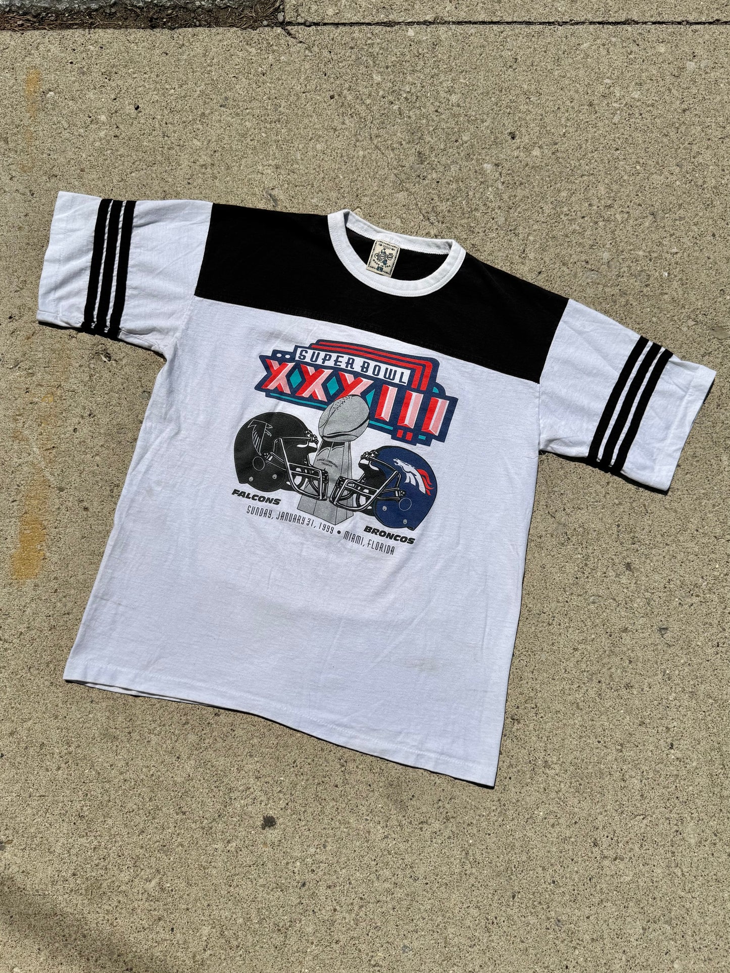 Vintage 1999 Superbowl Falcons + Broncos Tee | Large