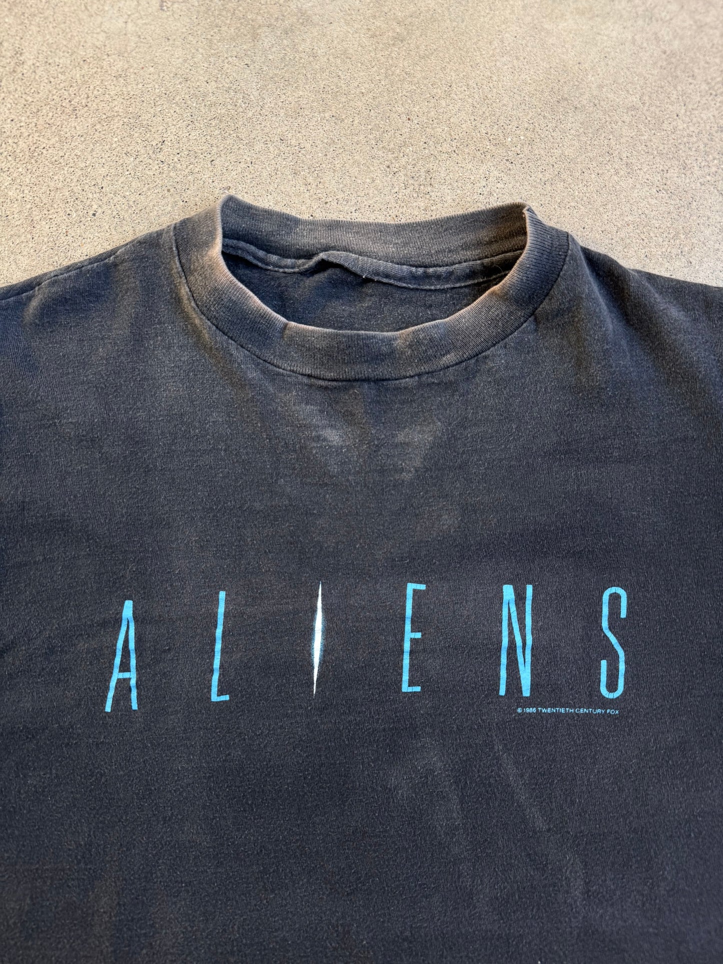 Vintage 1986 Original Aliens Movie Worn Black Graphic Tee | S/M