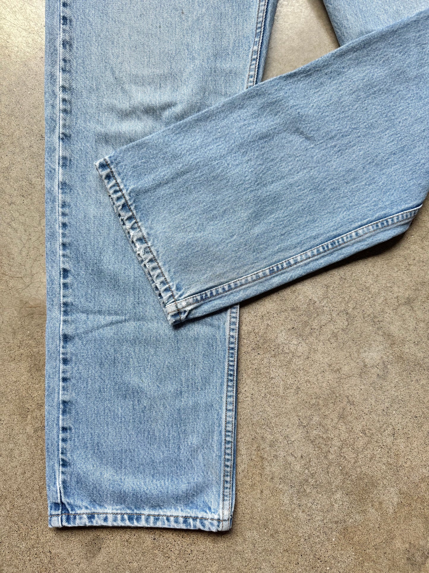 Vintage 1990s Levi’s 505 Regular Fit Light Wash Jeans | 33x30