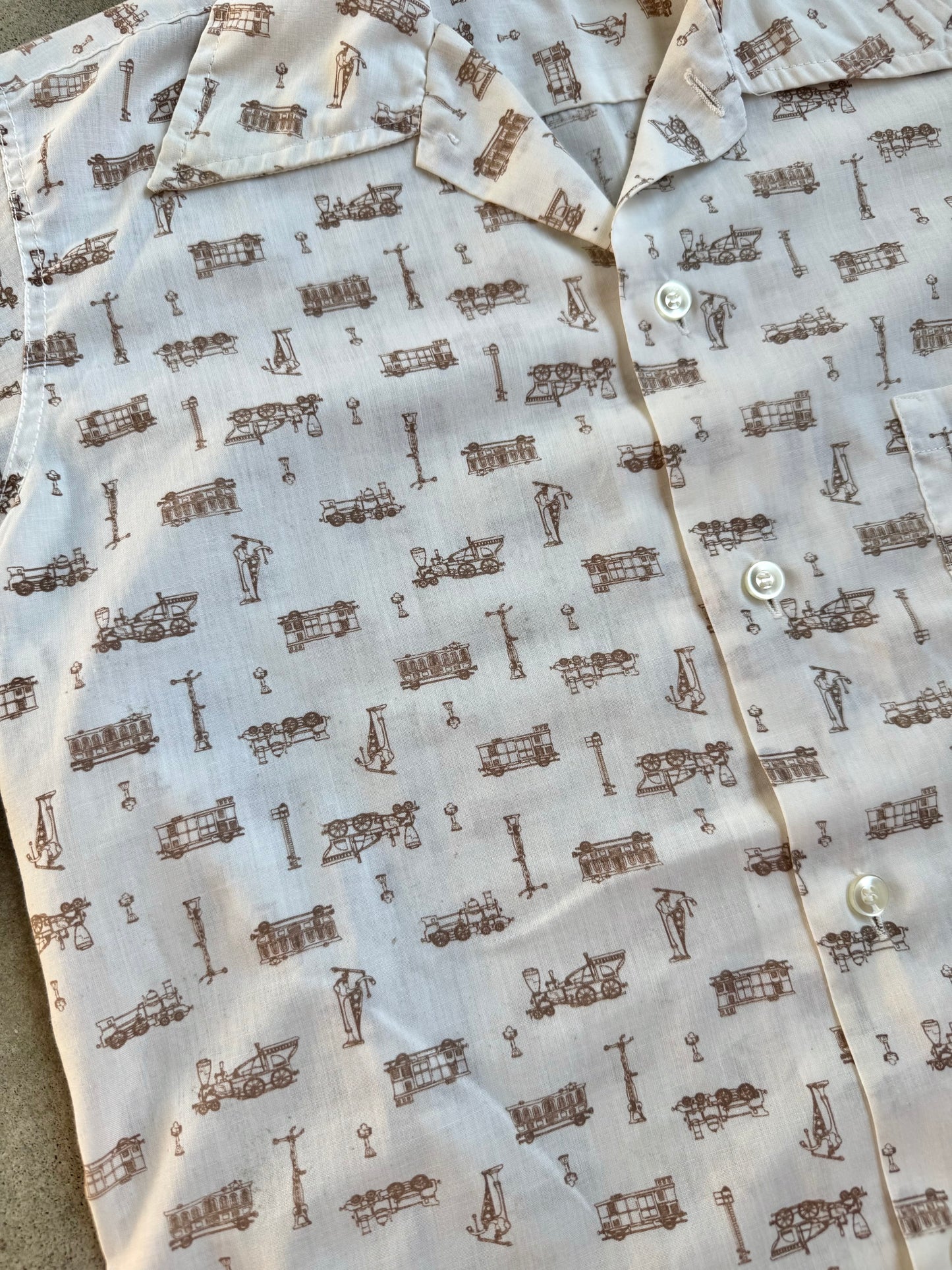 Vintage 1960s White & Brown Novelty Train Print Short Sleeve Shirt | Small
