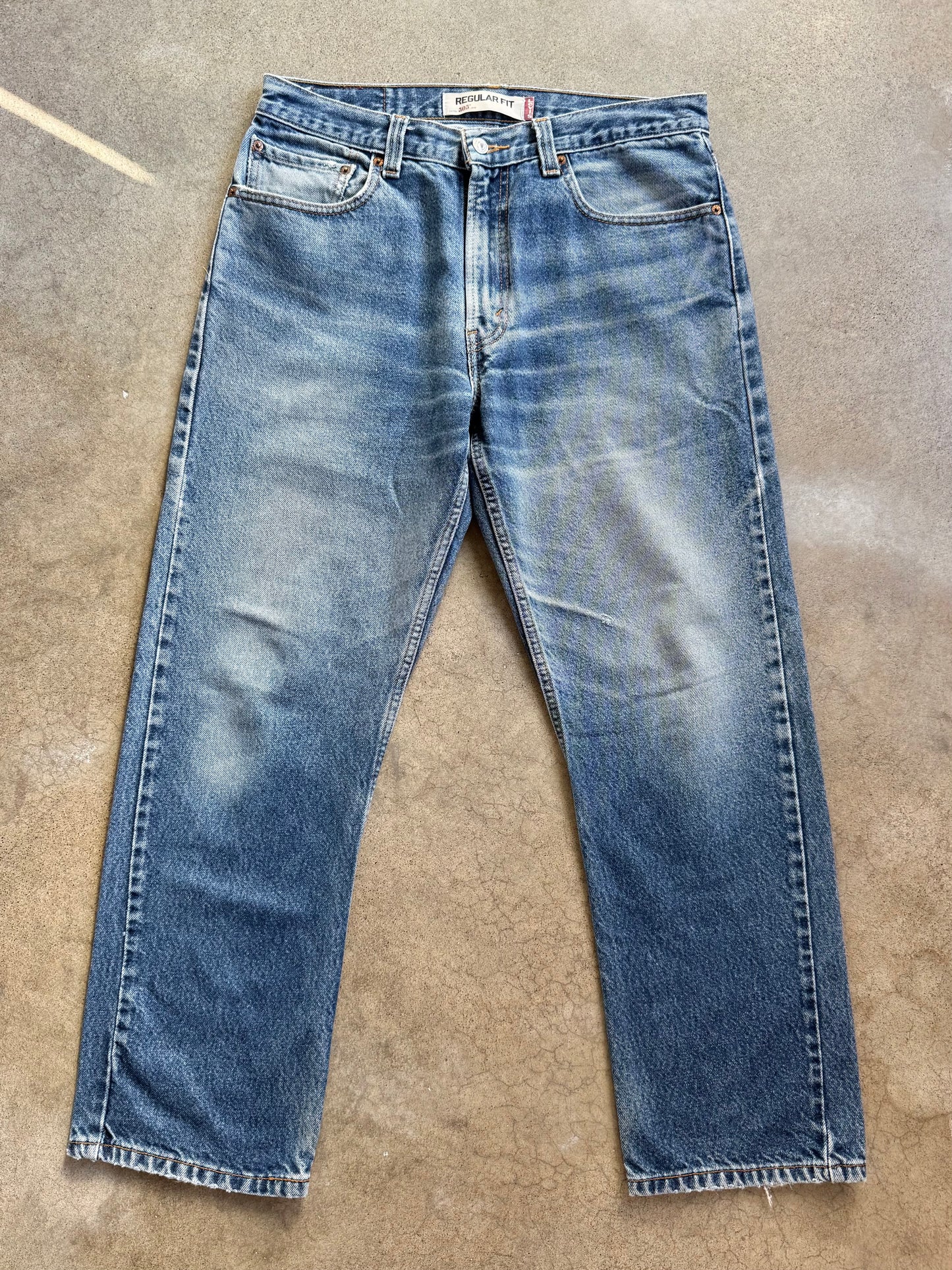 2000s Levi's 505 Medium Wash Jeans | 34x30