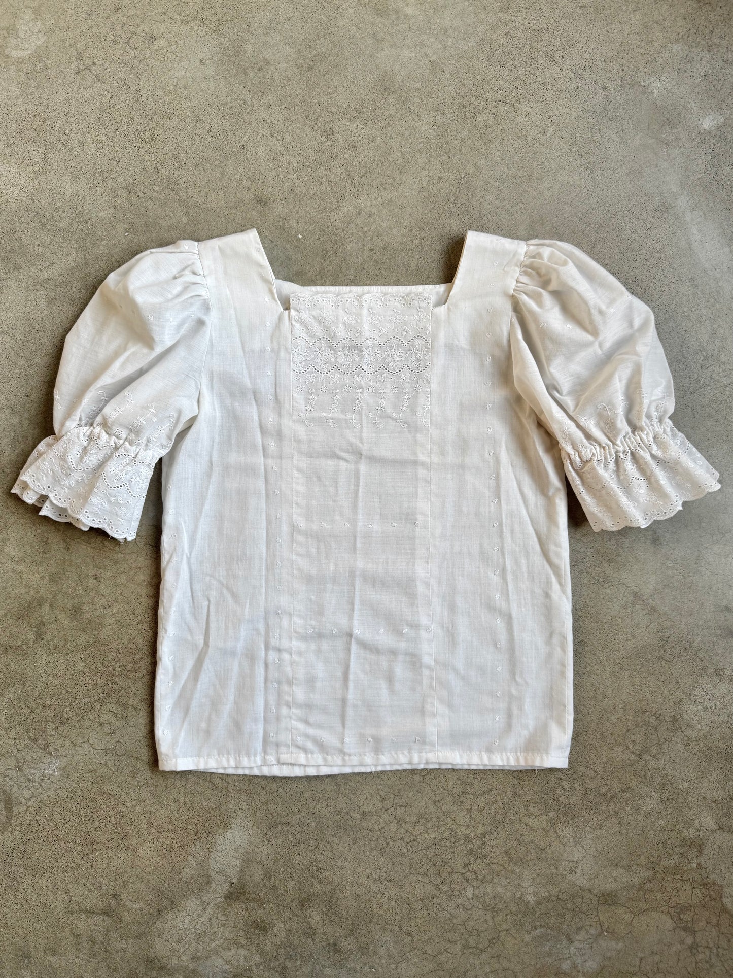 Vintage 1970s White Floral Embroidered Puff Sleeve Blouse | S/M