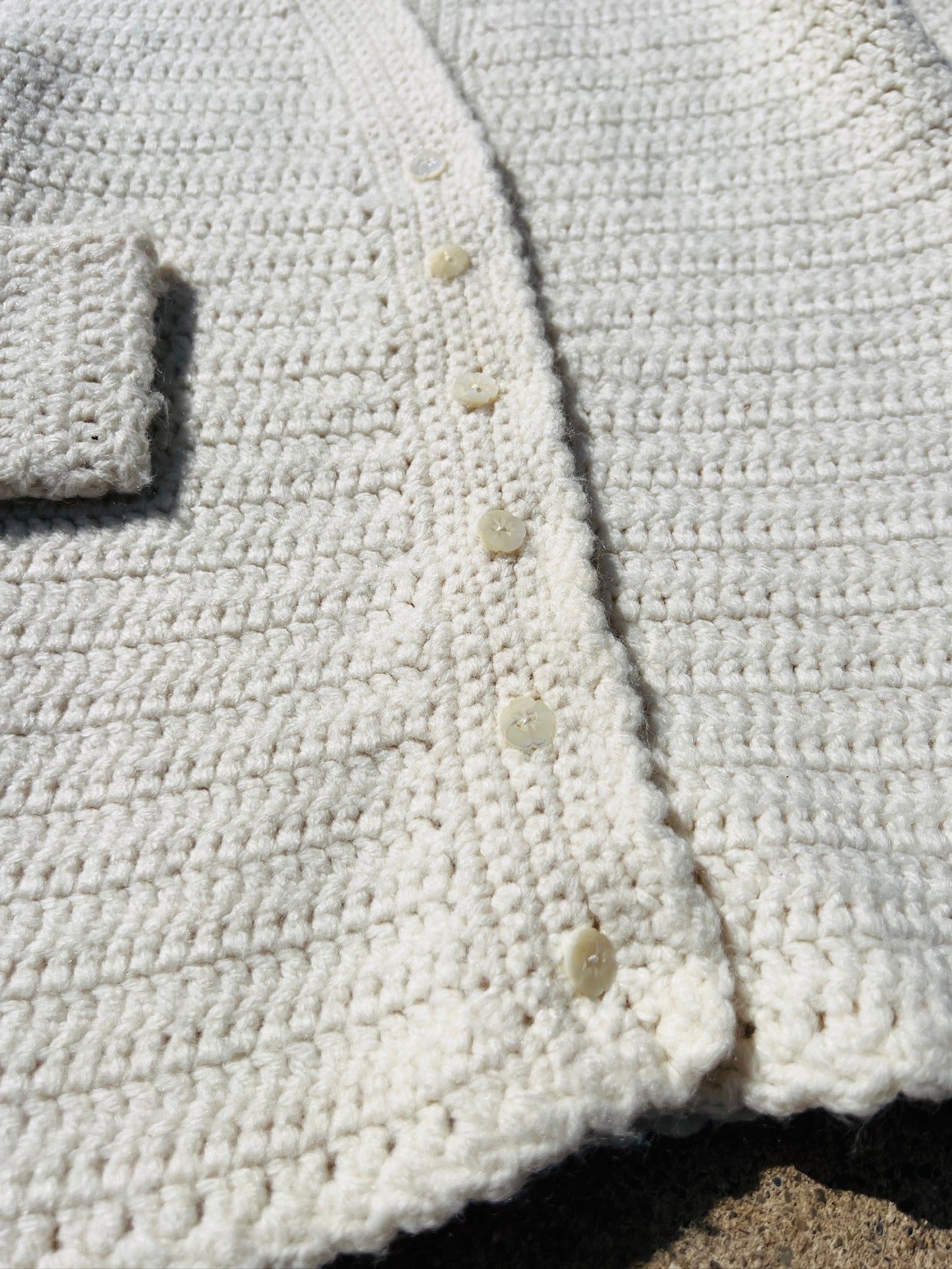 Vintage 1960s Handmade Crochet Ivory Cardigan | XS/S