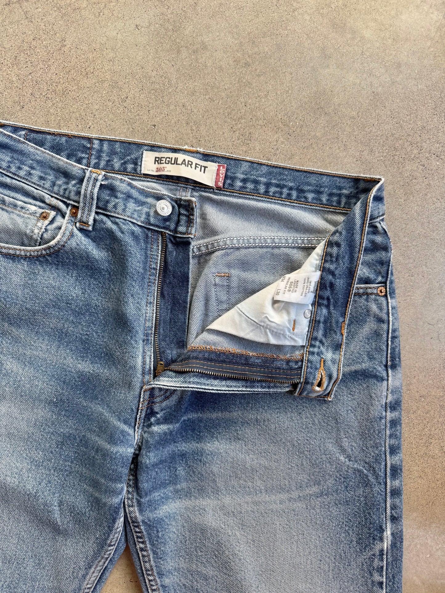 2000s Levi's 505 Medium Wash Jeans | 34x30
