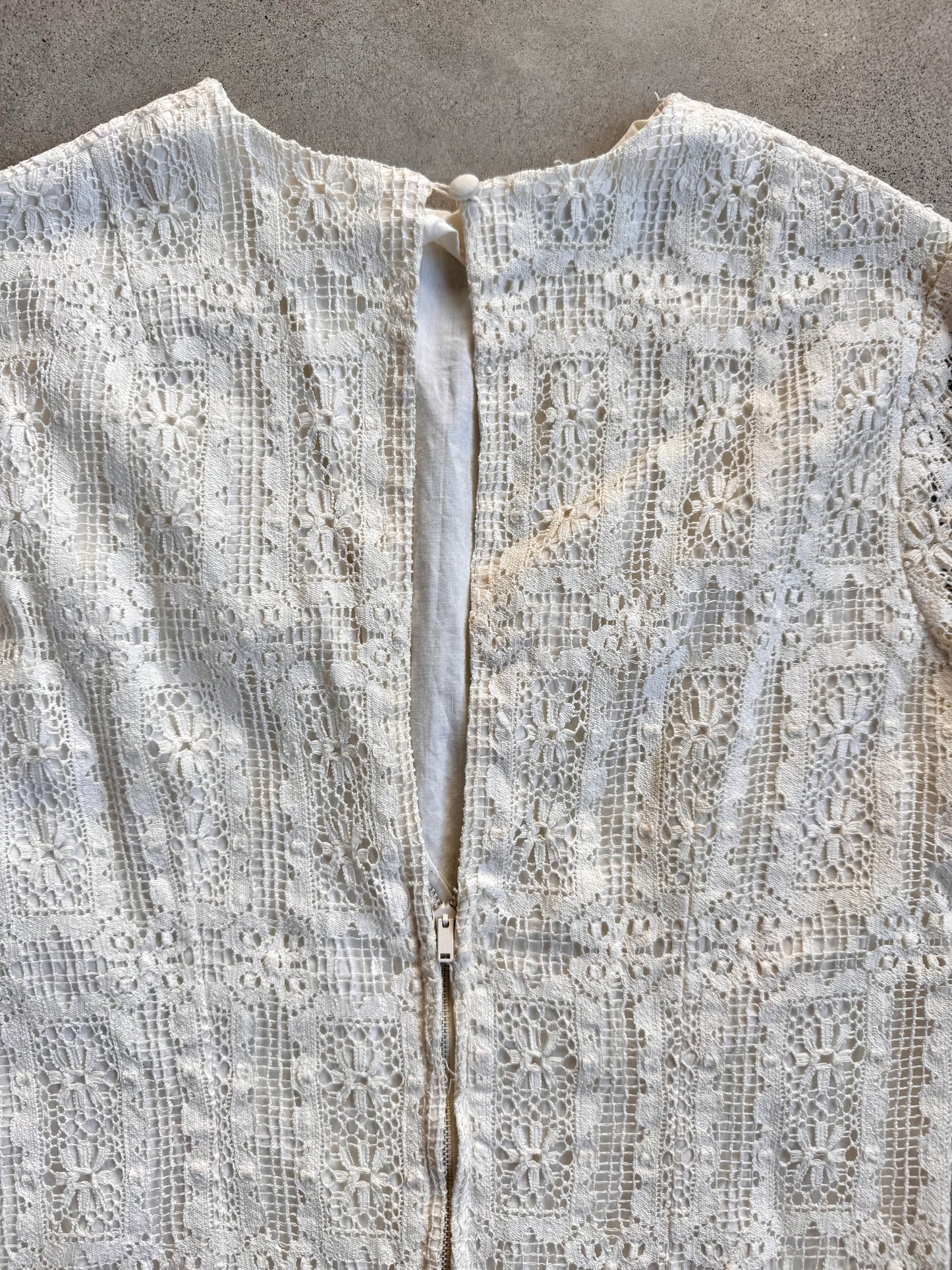 Vintage 1960s Chessa Davis Cream Floral Crochet Lace Blouse | Small