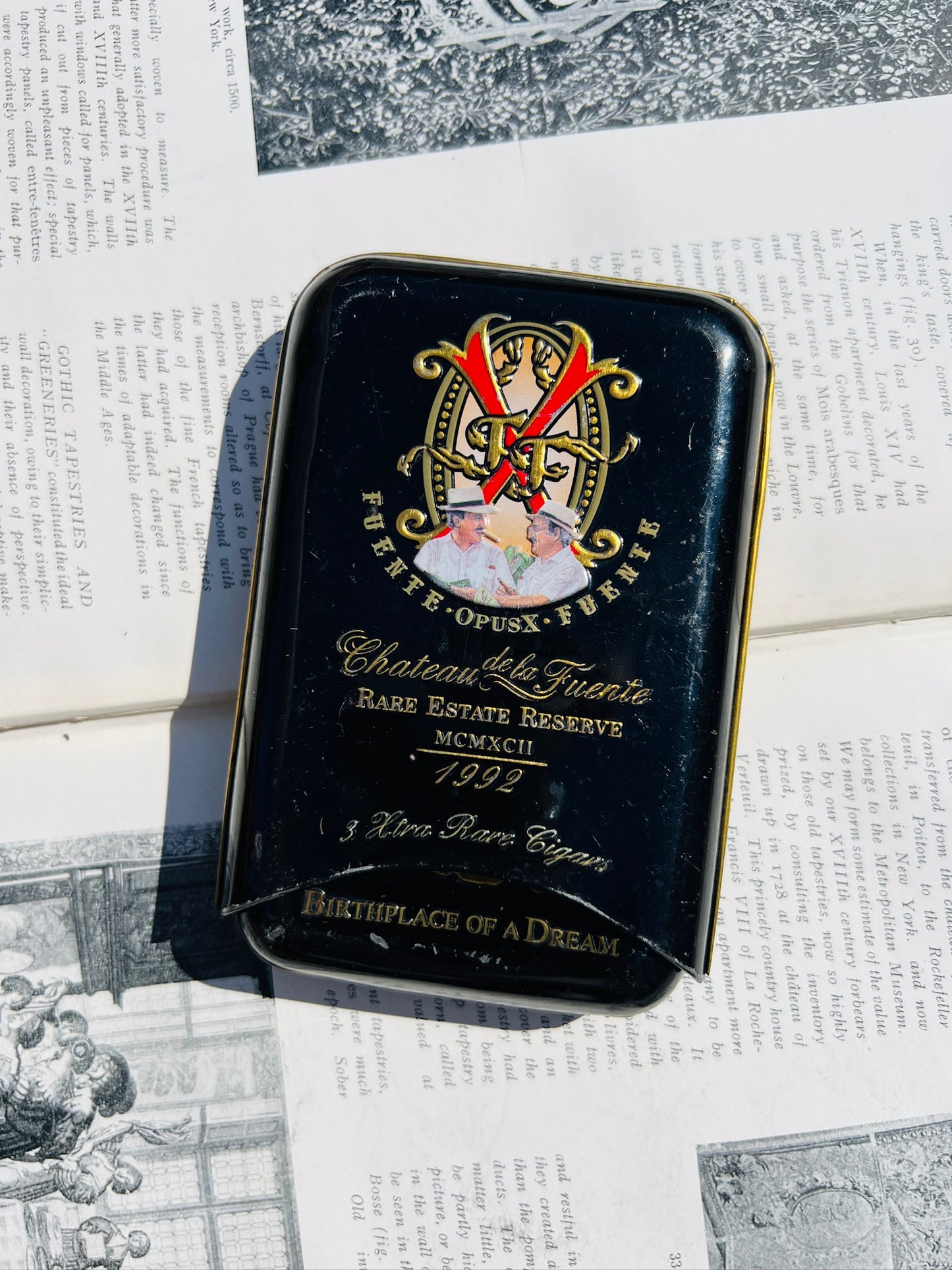 Chateau De La Fuente Metal Cigar Case
