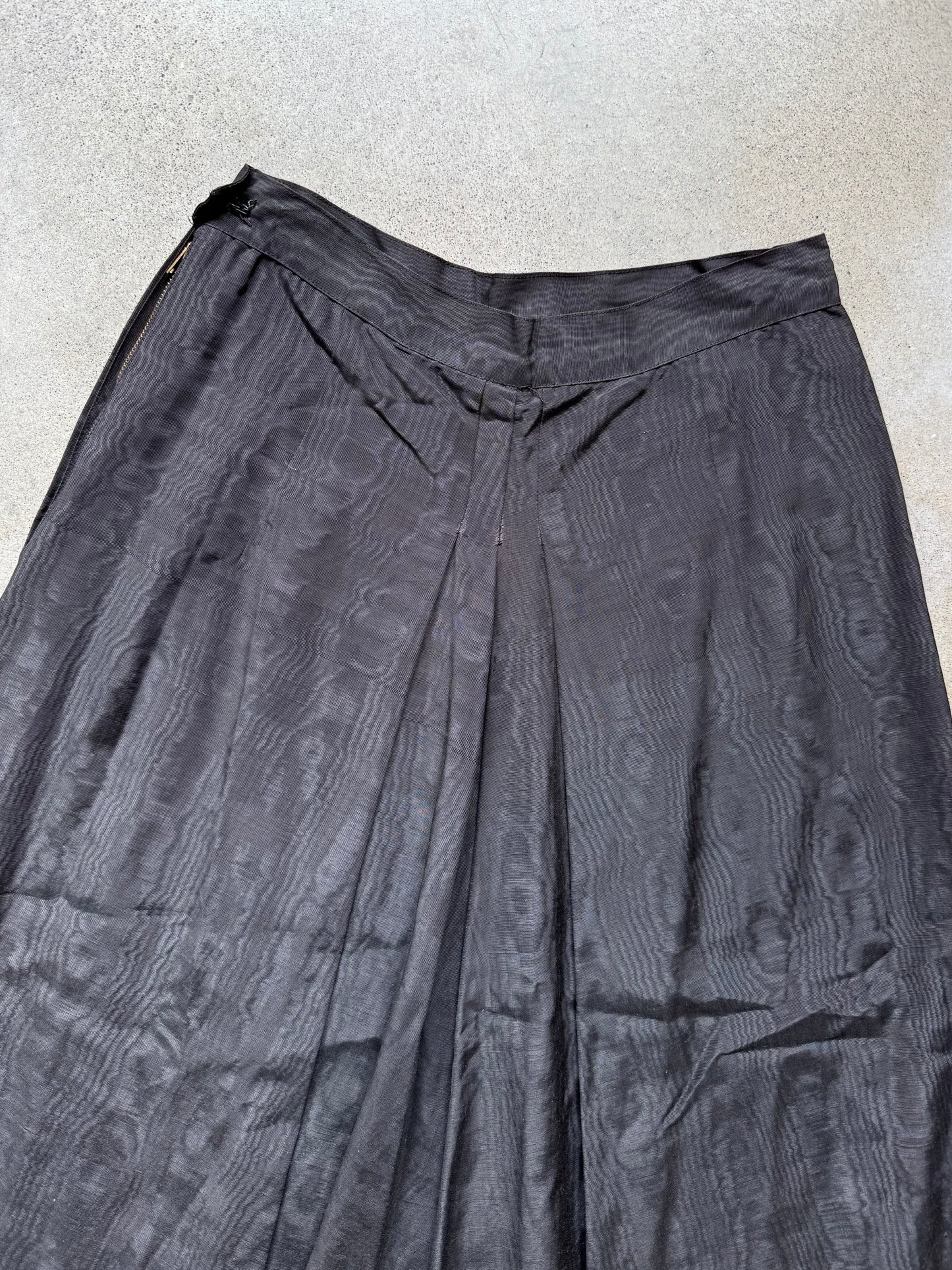Vintage 1940s Sis Junior Black Moiré Taffeta Scalloped Two-Piece Skirt Set | XS