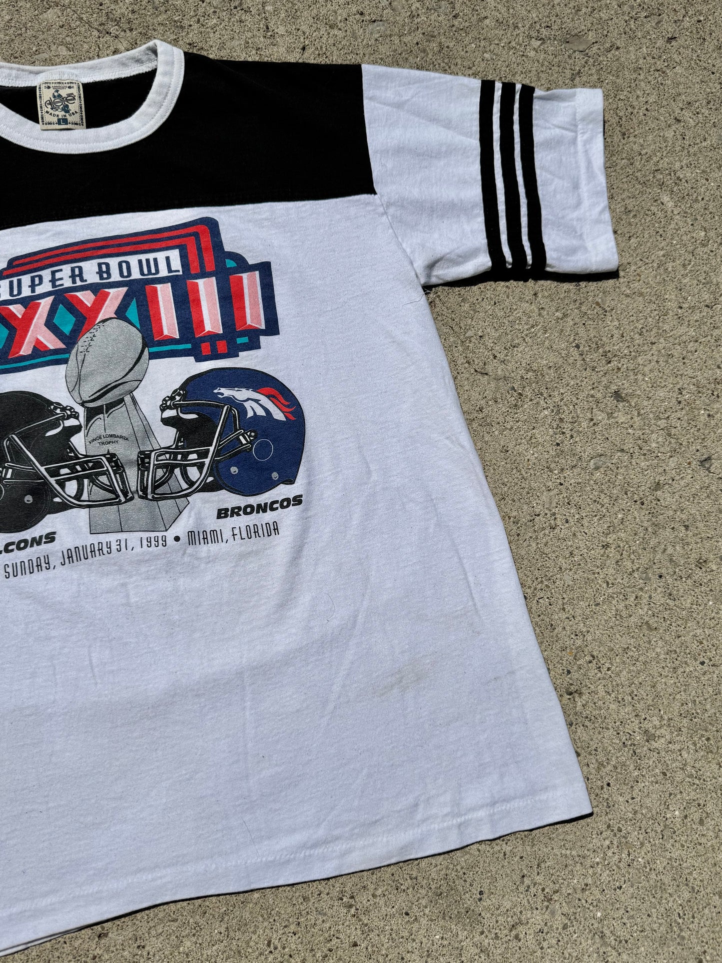 Vintage 1999 Superbowl Falcons + Broncos Tee | Large