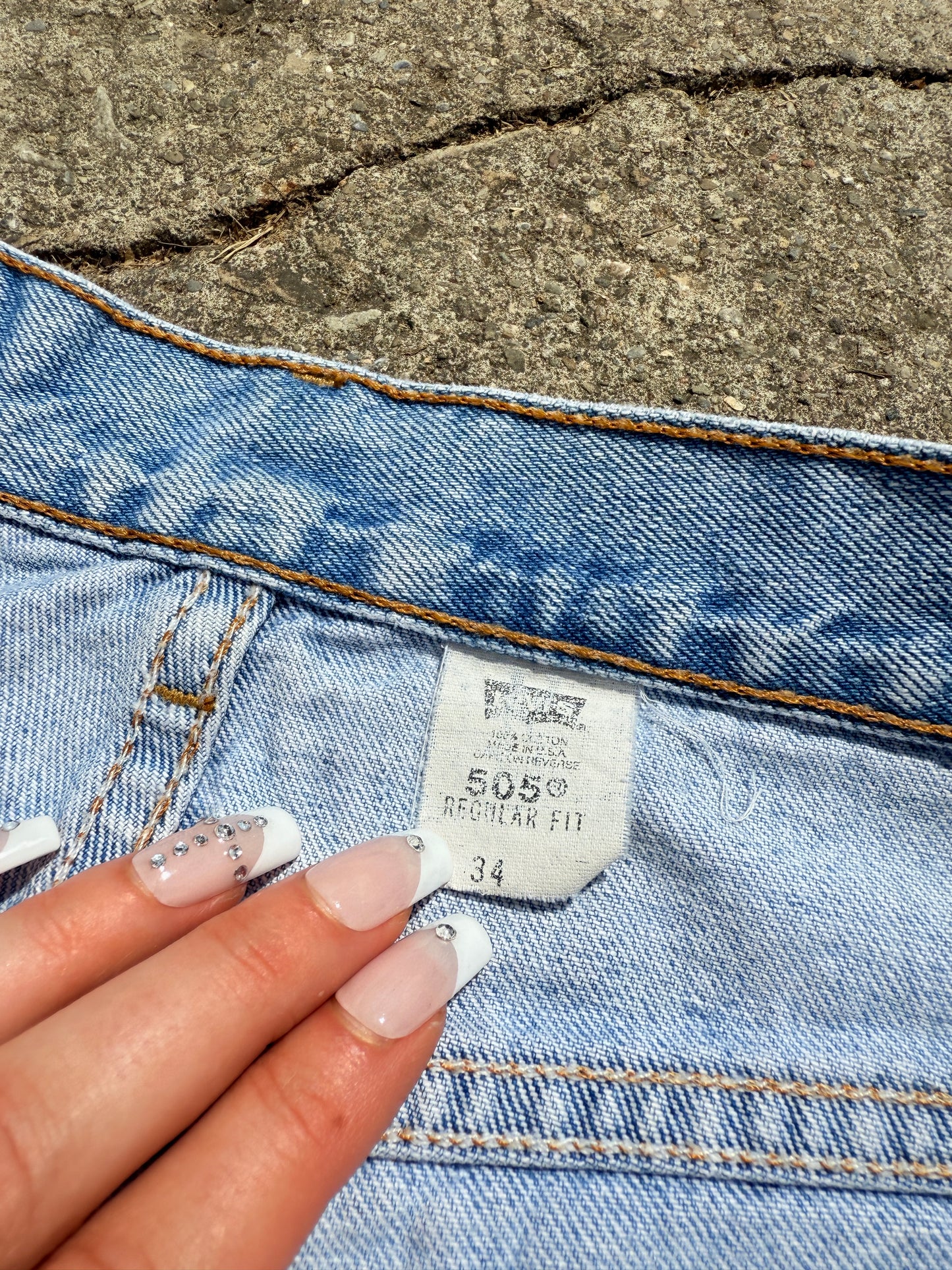 Vintage 1990s Levi’s 505 Light Wash Denim Shorts | Waist 33”