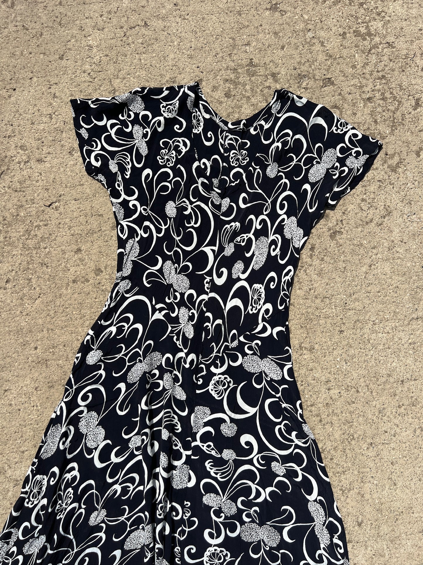 Vintage 1990s Black & White Pattern Short Sleeve Midi Dress | Medium