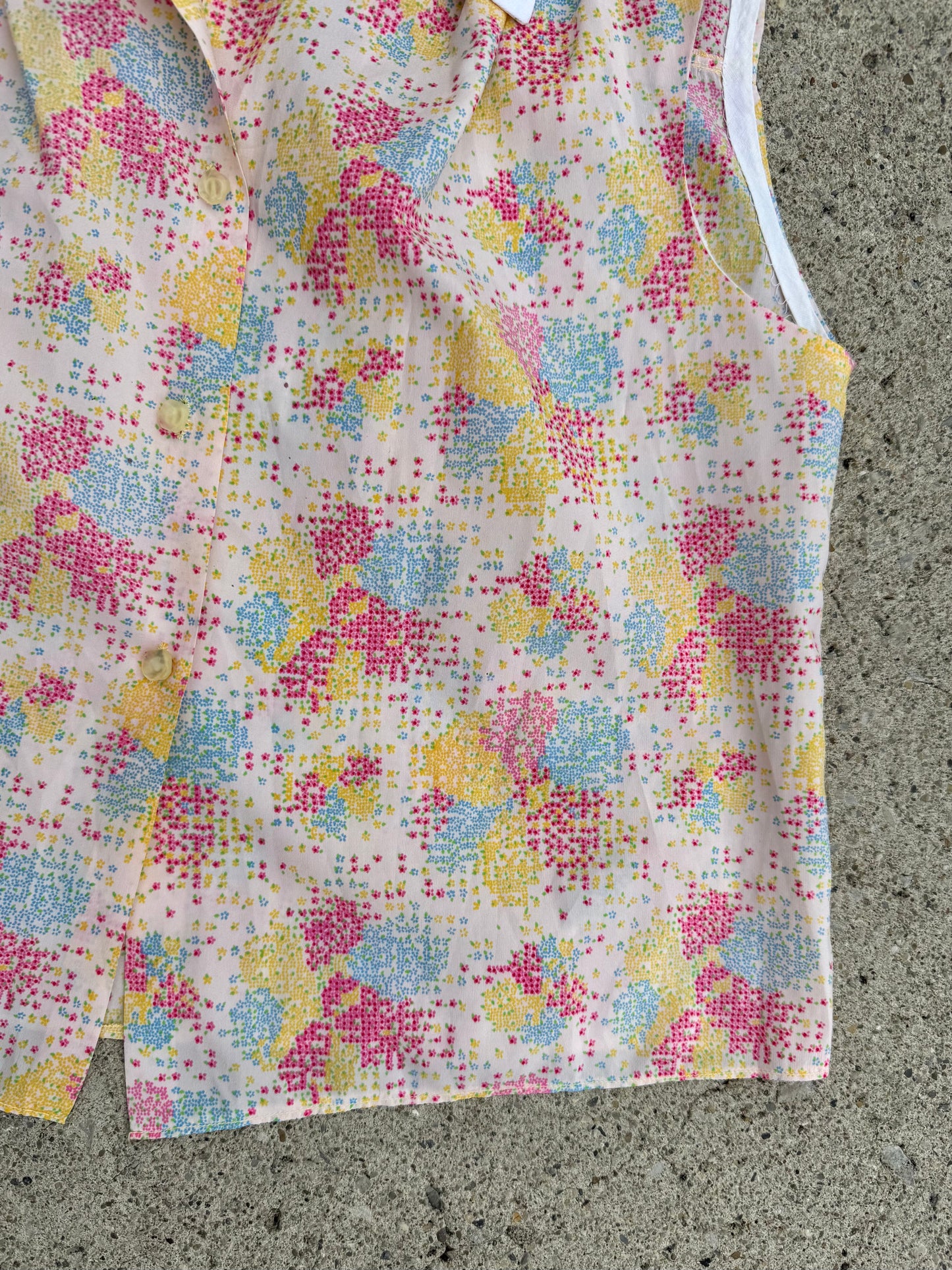 Vintage 1960s Multi-Color Pixel Floral Print Sleeveless Blouse | Large