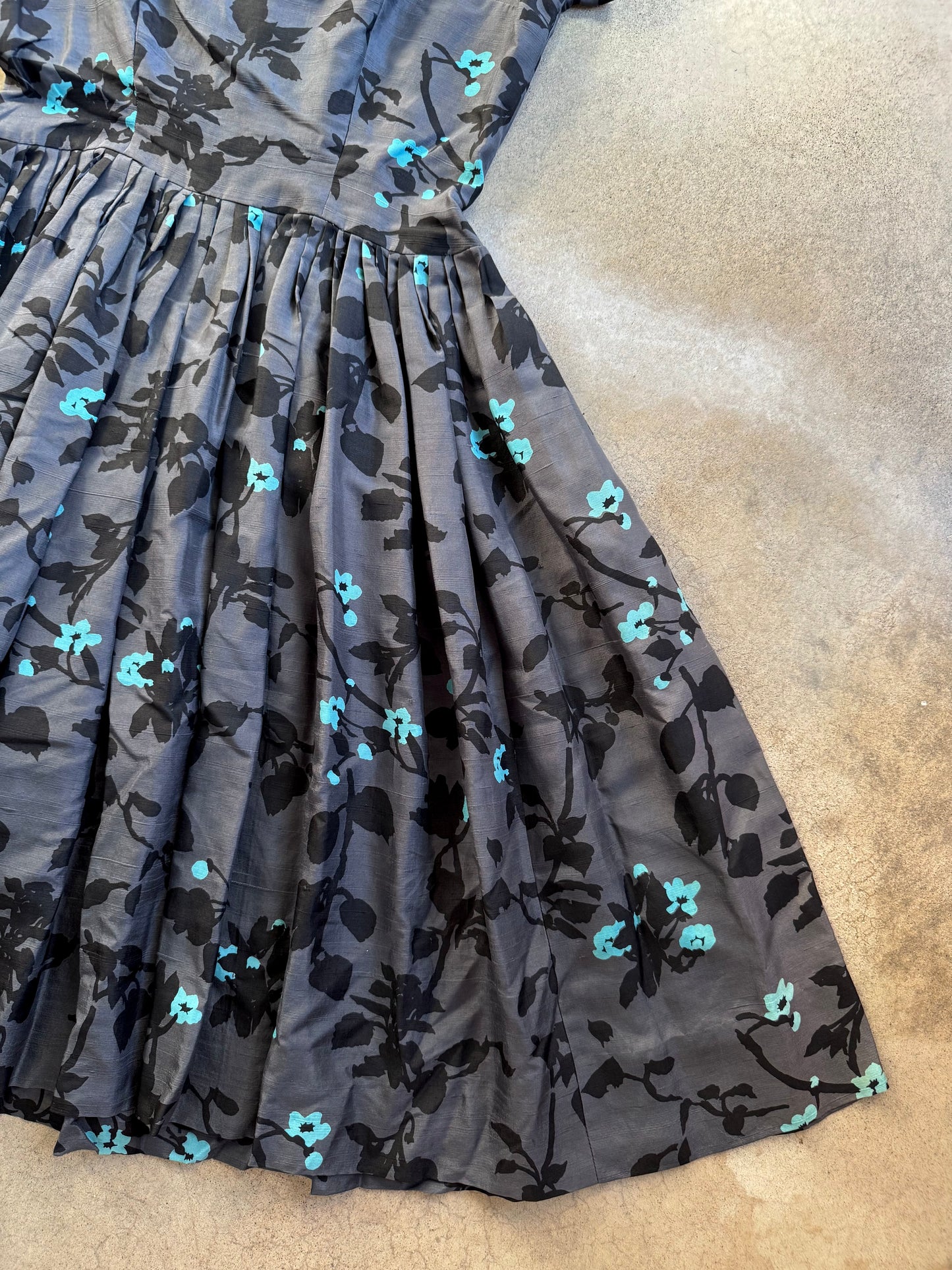 Vintage 1950s Handmade Blue & Black Floral Short Sleeve Pleated Dress | M/L