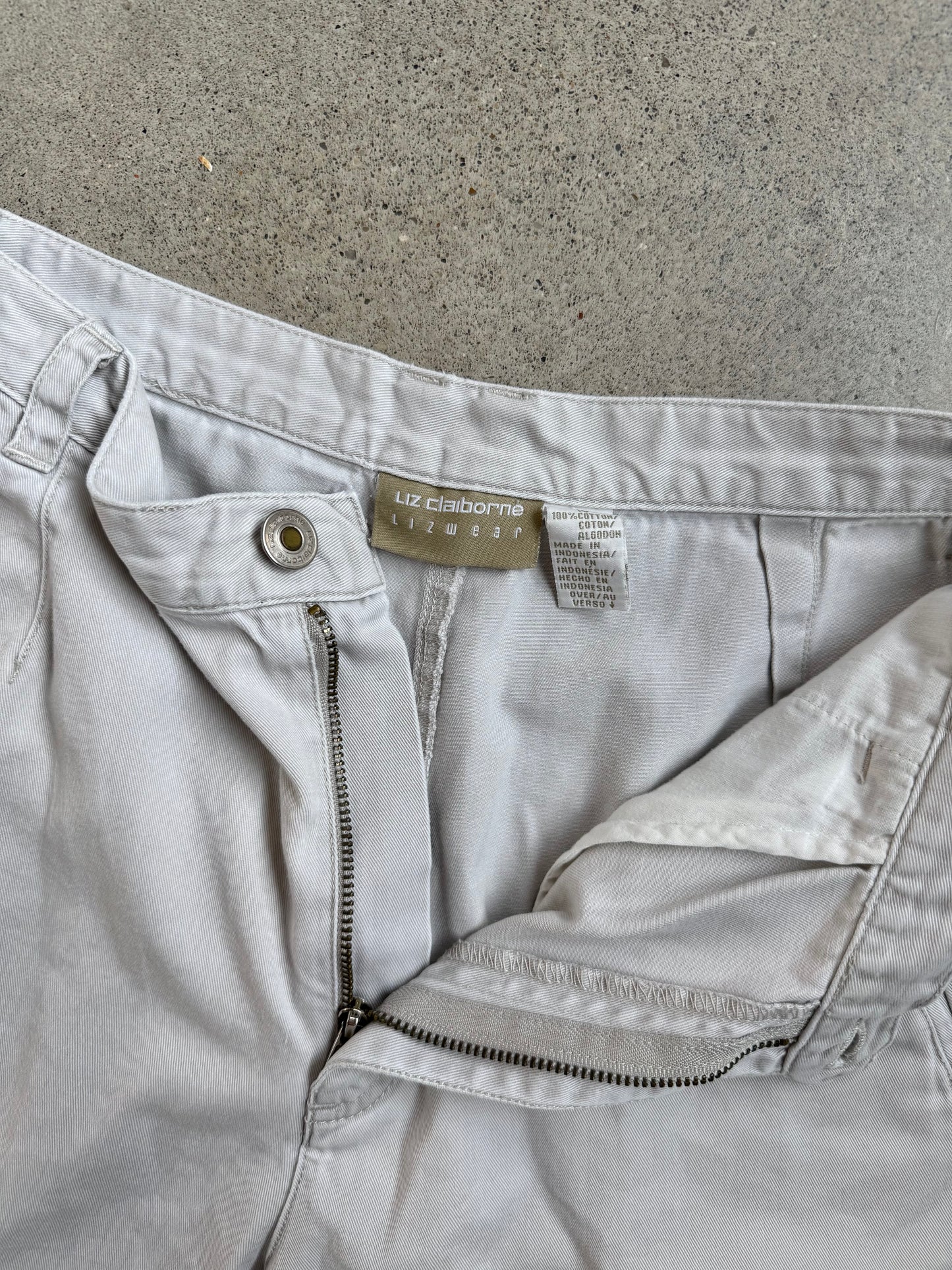 2000s Liz Claiborne Beige High-Waisted Cotton Shorts | Waist 29”