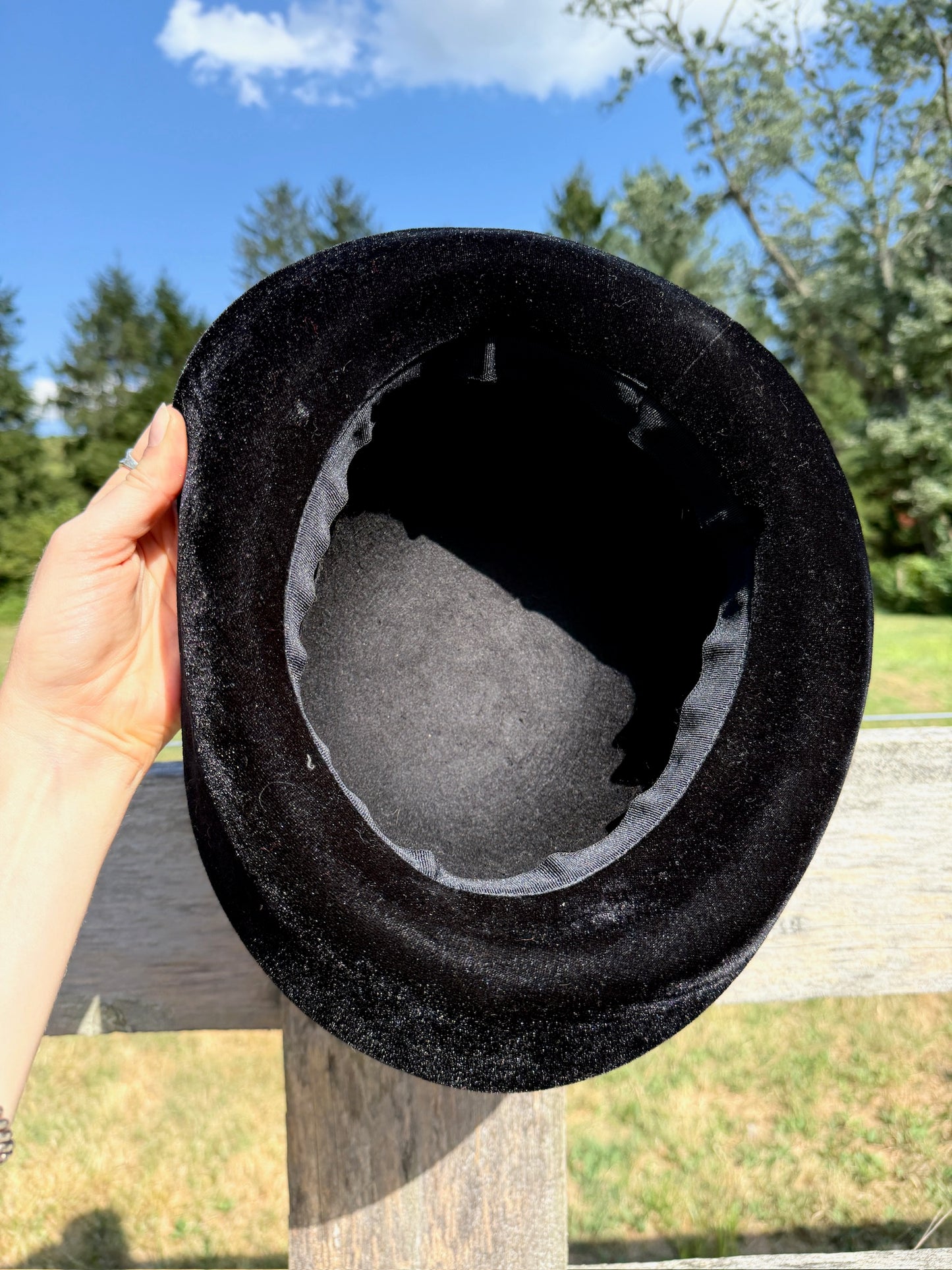 Vintage 1980s Black Felted Wool Cameo Brooch Hat