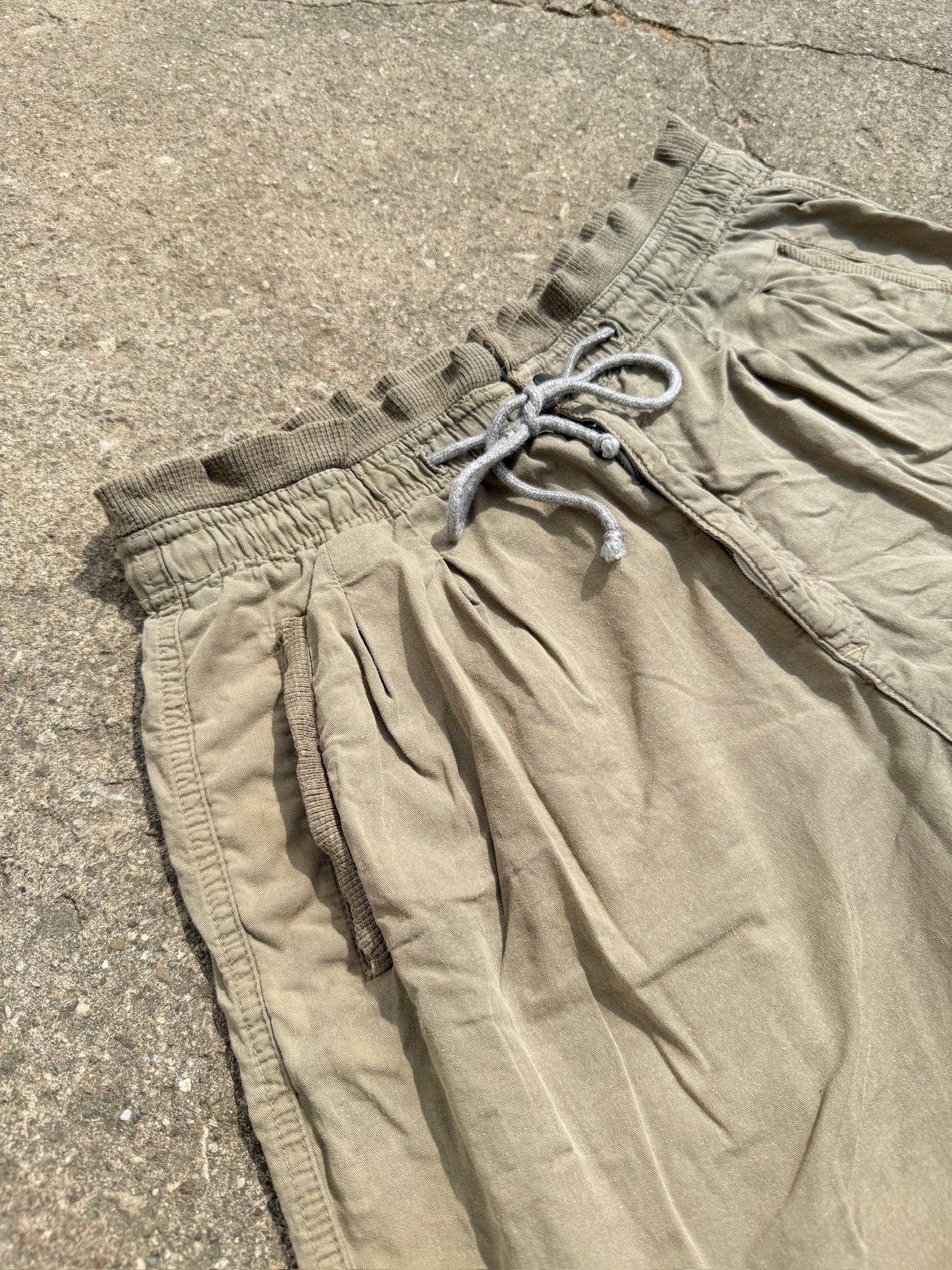 Vintage 1980s Limited Express Khaki Cinched Waist Cotton Shorts | Medium