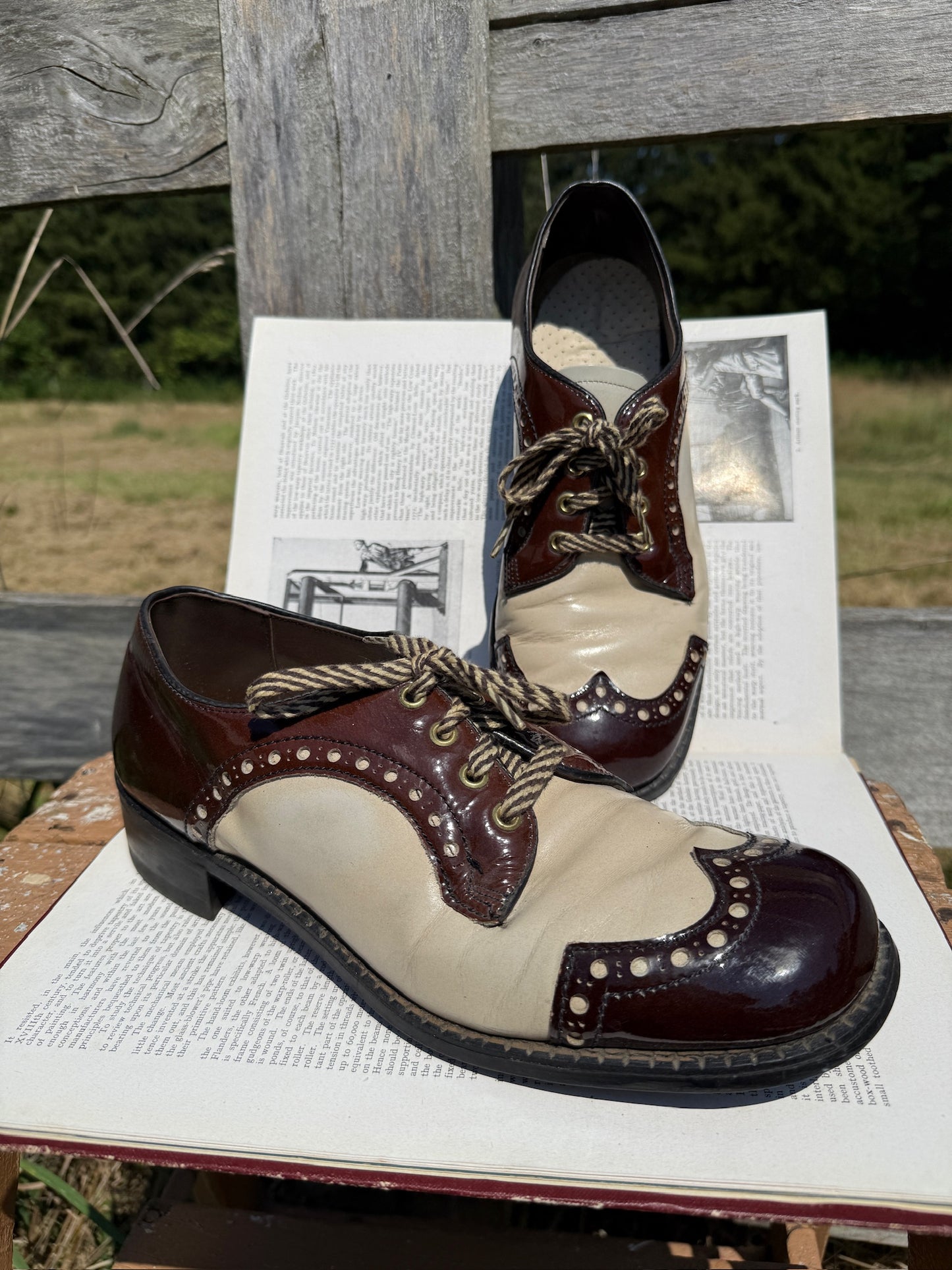 Vintage 1970s Patent Leather Two-Tone Oxford Shoes | Women’s 9.5