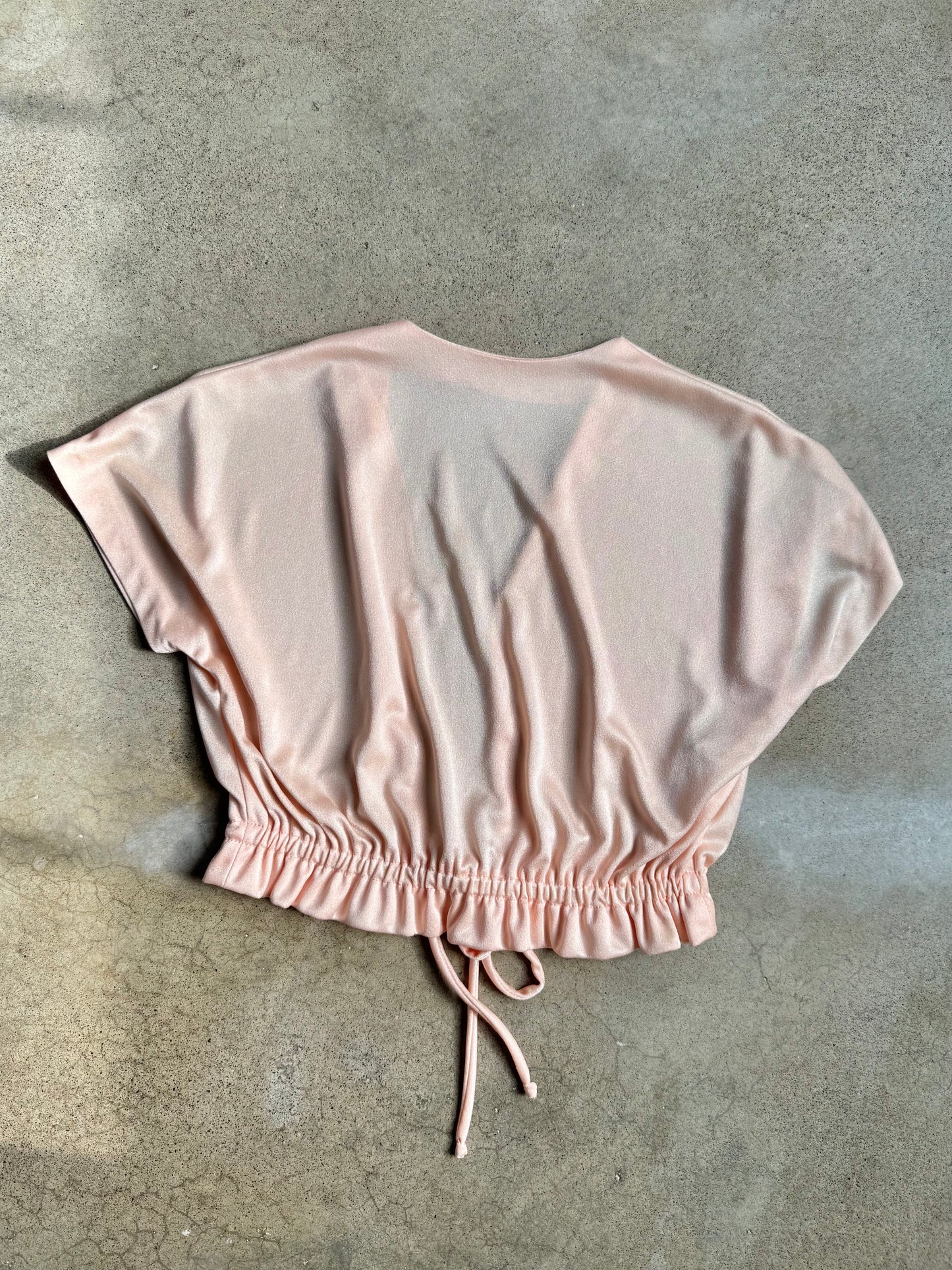 Vintage 1970s Toni Todd Peach V-Neck Ruffle Hem Tie Top | Small