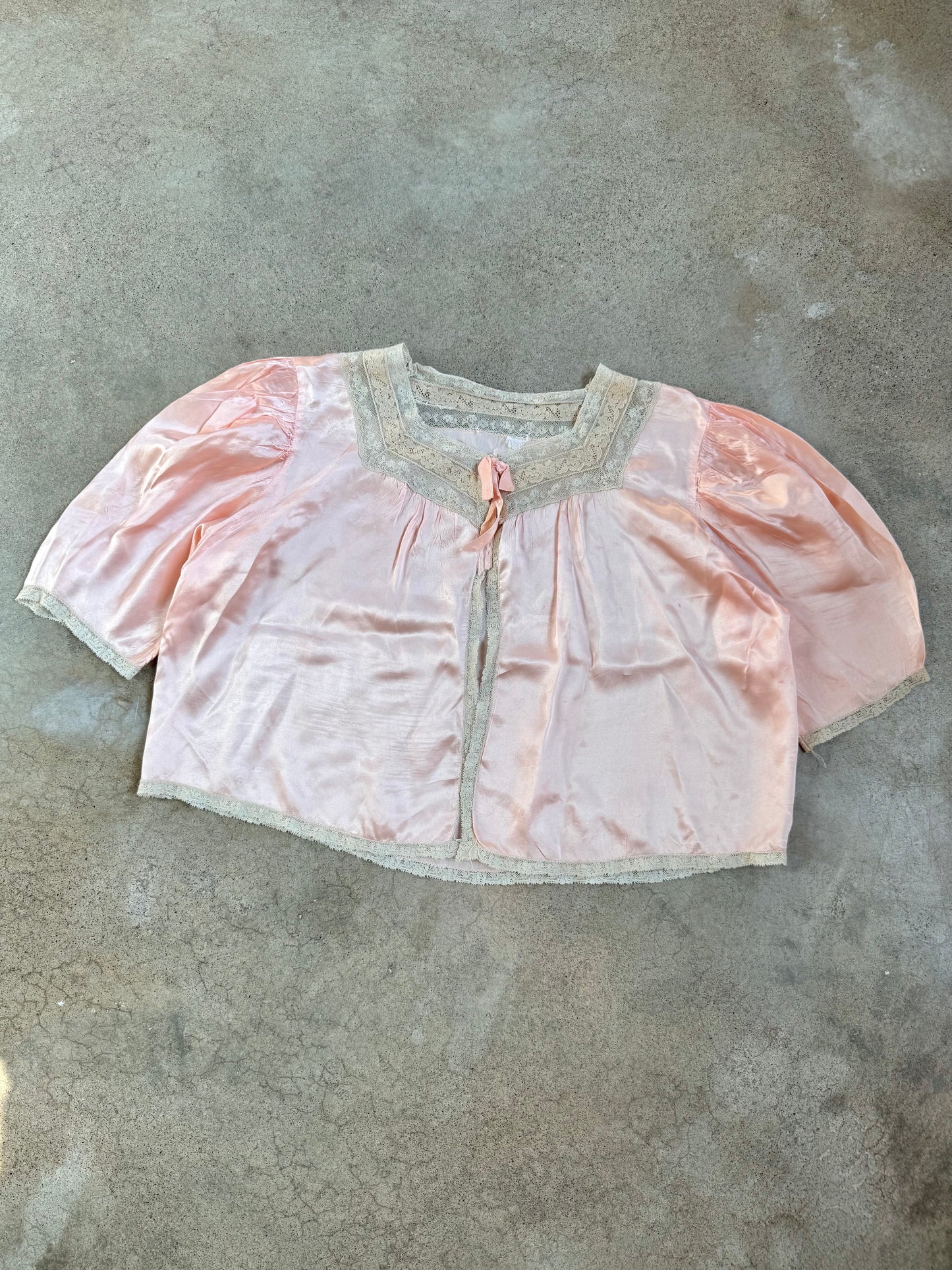 Vintage 1930s Pink Satin Silk Lace Trim Bed Jacket | S/M
