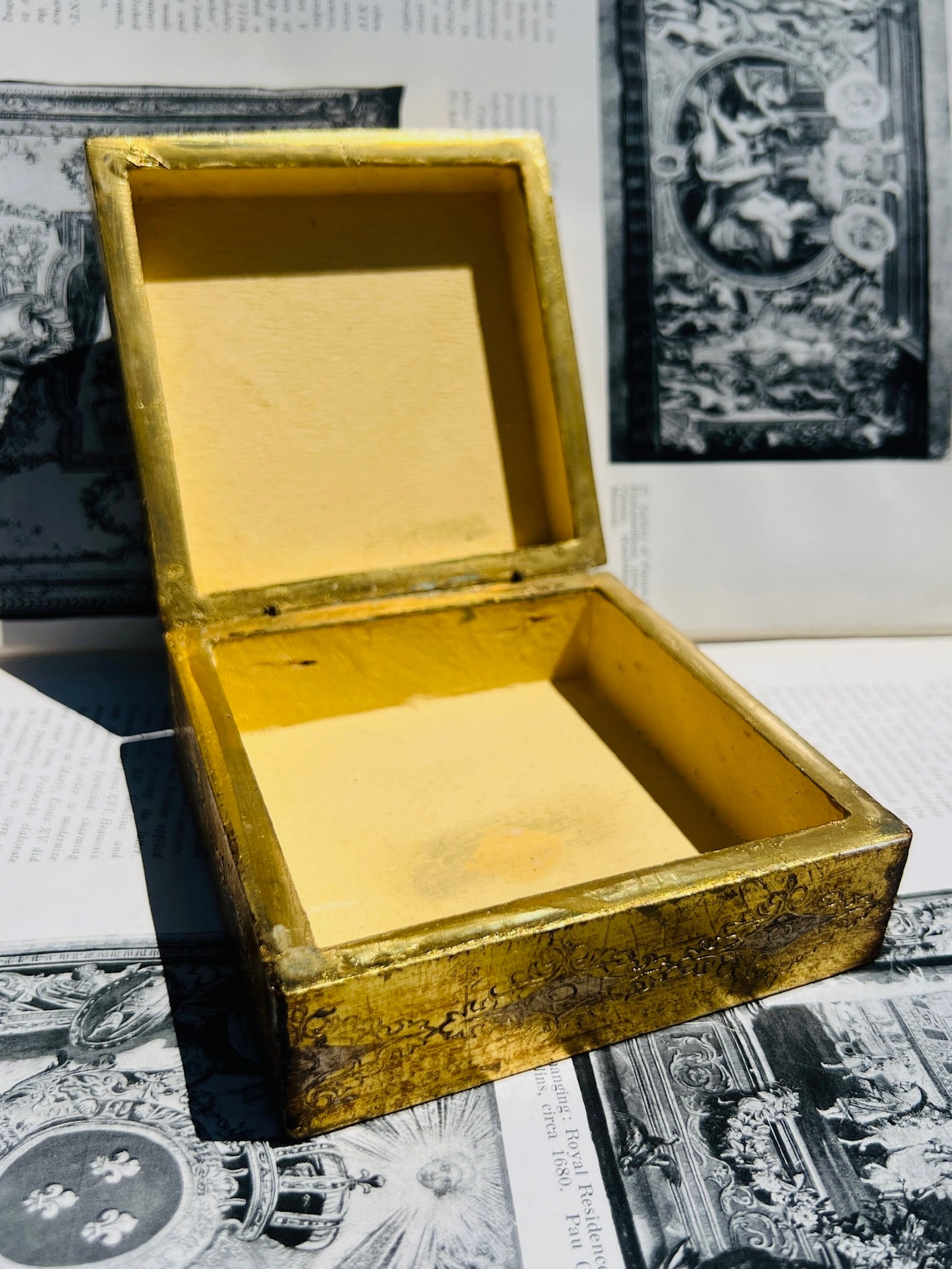Vintage 1950s Gold Florentine Regency Landscape Trinket Box