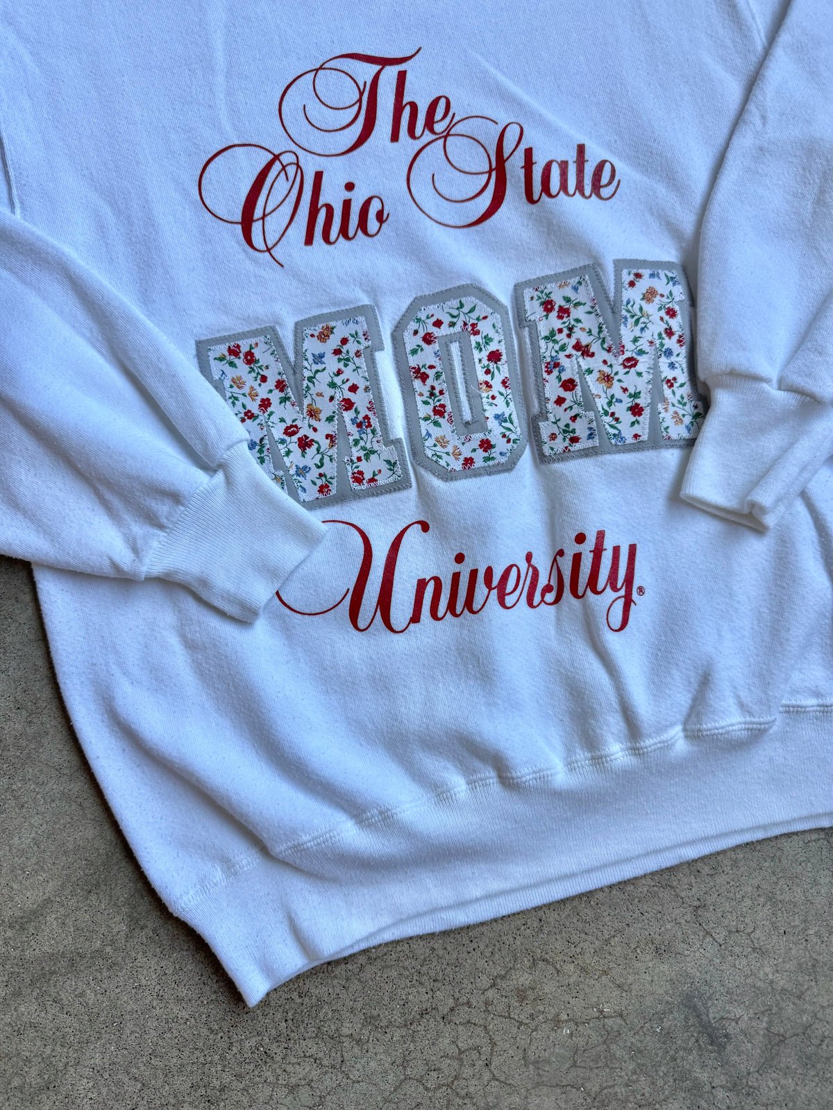 Vintage 1980s/90s Ohio State University “Mom” Floral Patch Sweatshirt | Large