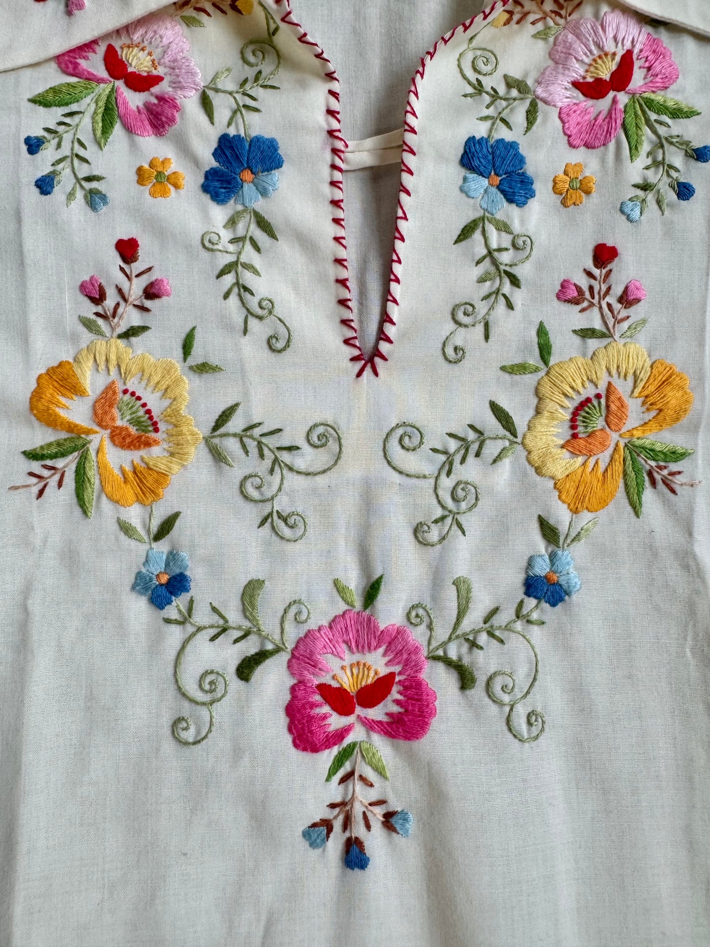 Vintage 1960s Daffodil Hand-Embroidered Floral Collared Shirt | Medium