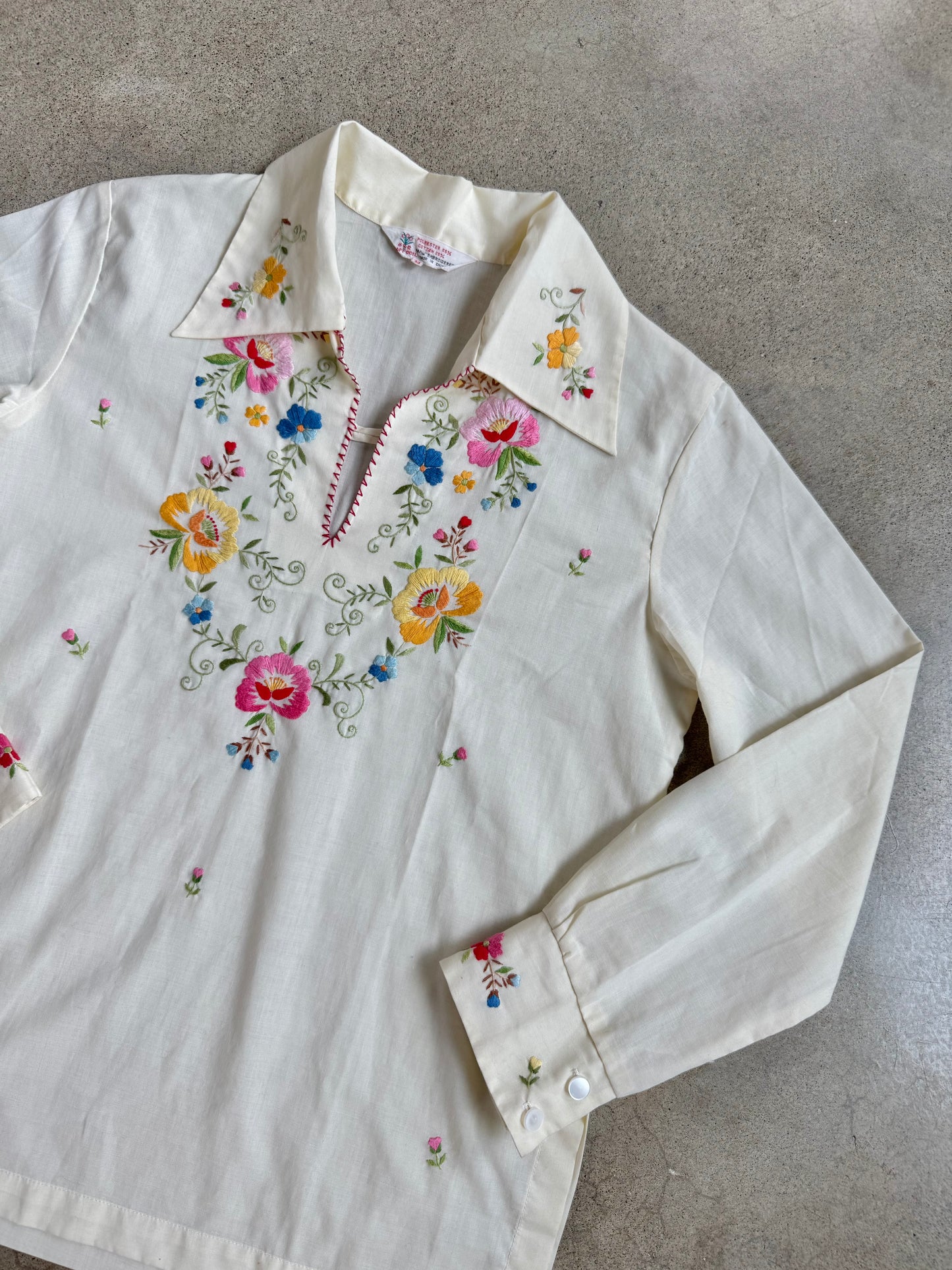 Vintage 1960s Daffodil Hand-Embroidered Floral Collared Shirt | Medium