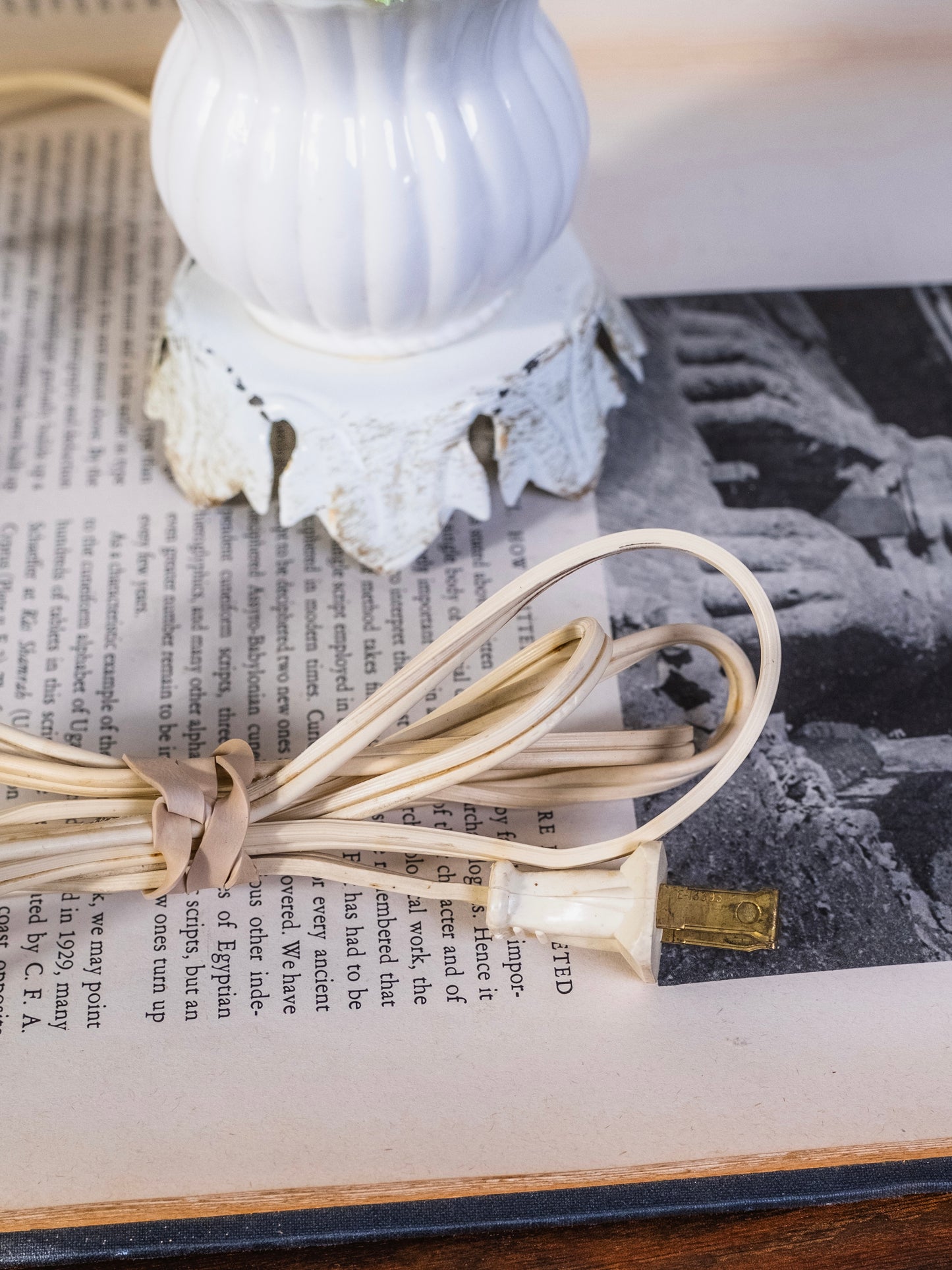 Vintage 1950s Porcelain Floral Bouquet Metal Base Table Lamp