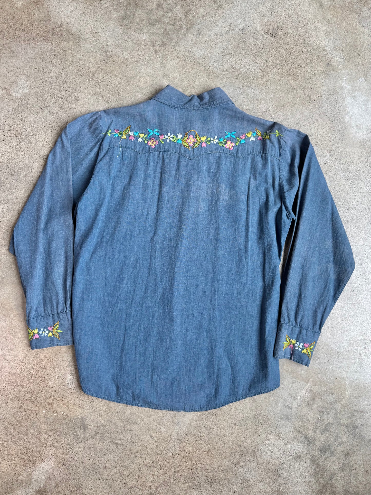 Vintage 1970s Floral Embroidered Pearl Snap Western Shirt | M/L