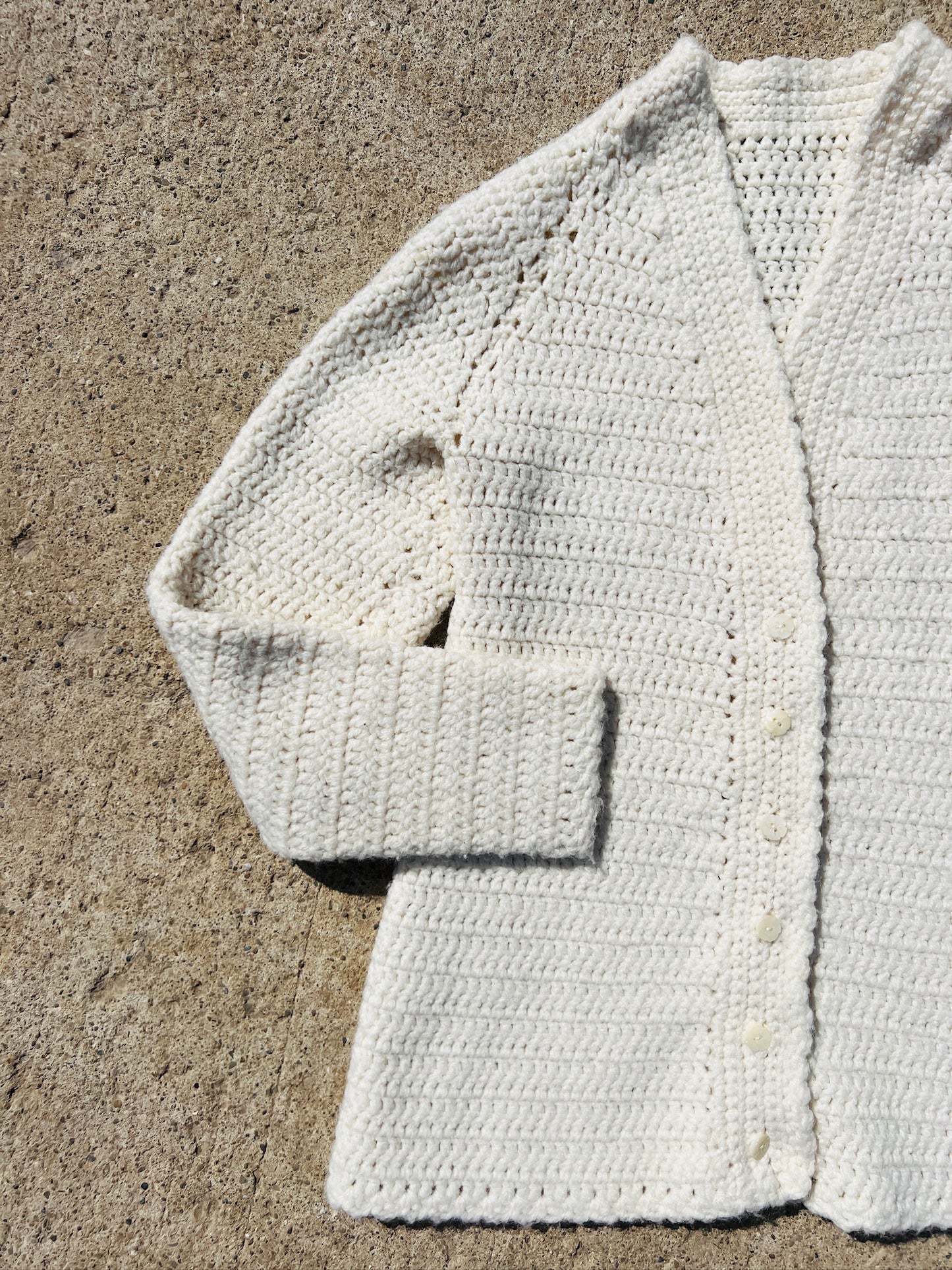Vintage 1960s Handmade Crochet Ivory Cardigan | XS/S
