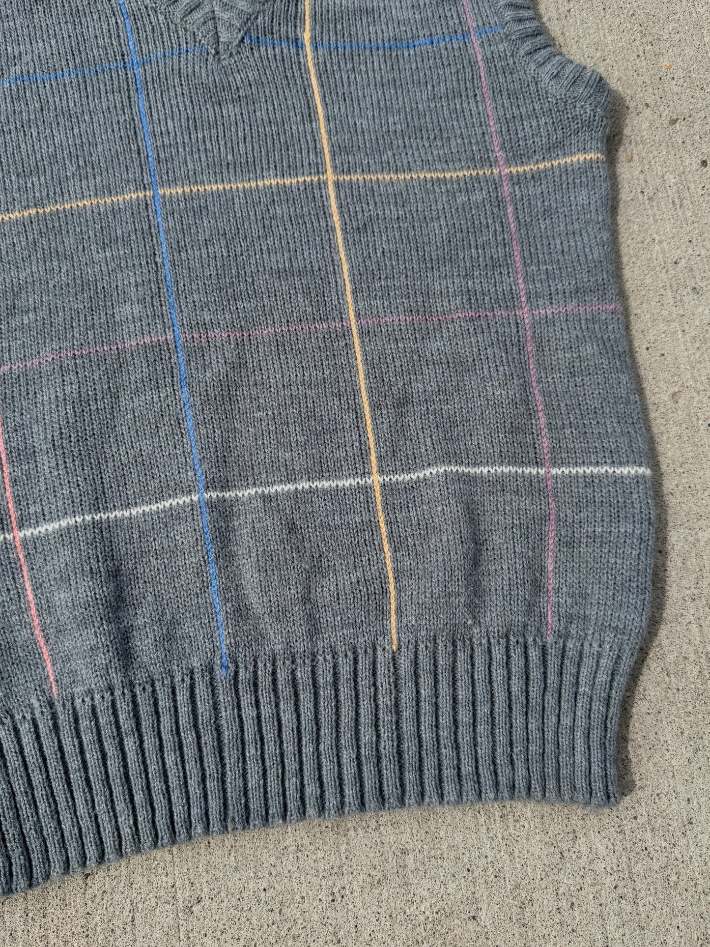 Vintage 1980s Arrow Grey Acrylic Knit Sweater Vest | Small