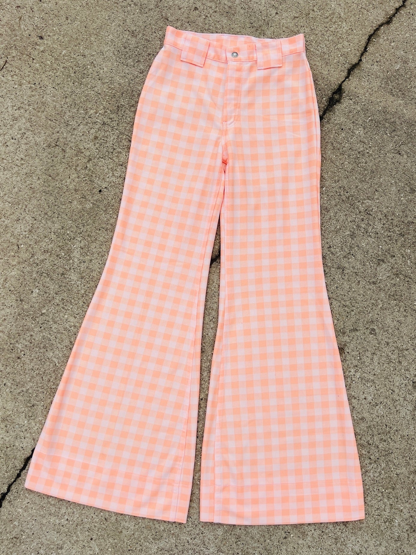 Vintage 1970s Levi’s For Gals Peach Plaid Bell Bottom Pants | Waist 26”