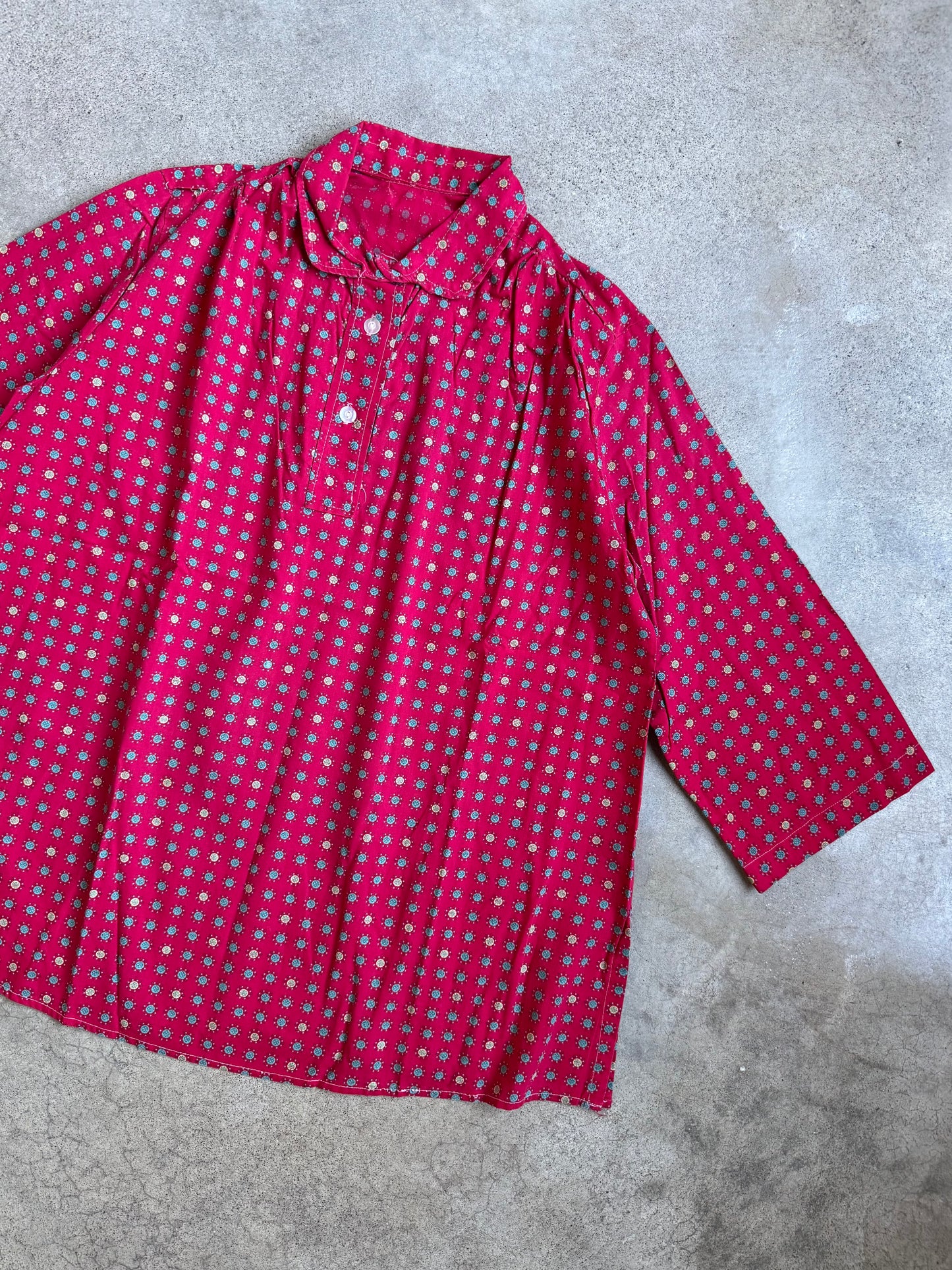 Vintage 1950s Red Floral Print Cotton Collared Shirt | Medium